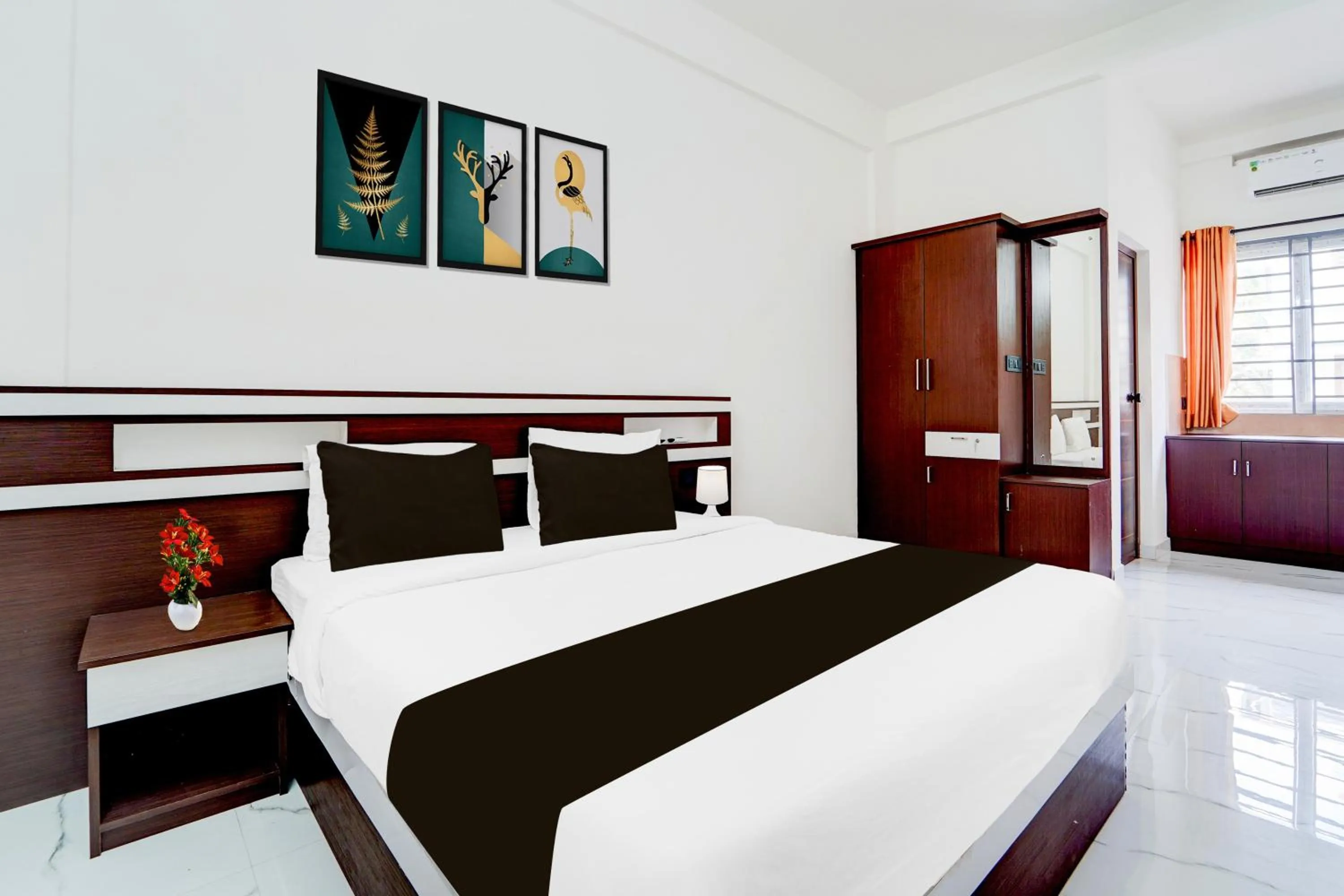 Bedroom, Bed in Super Hotel O North Kalamassery