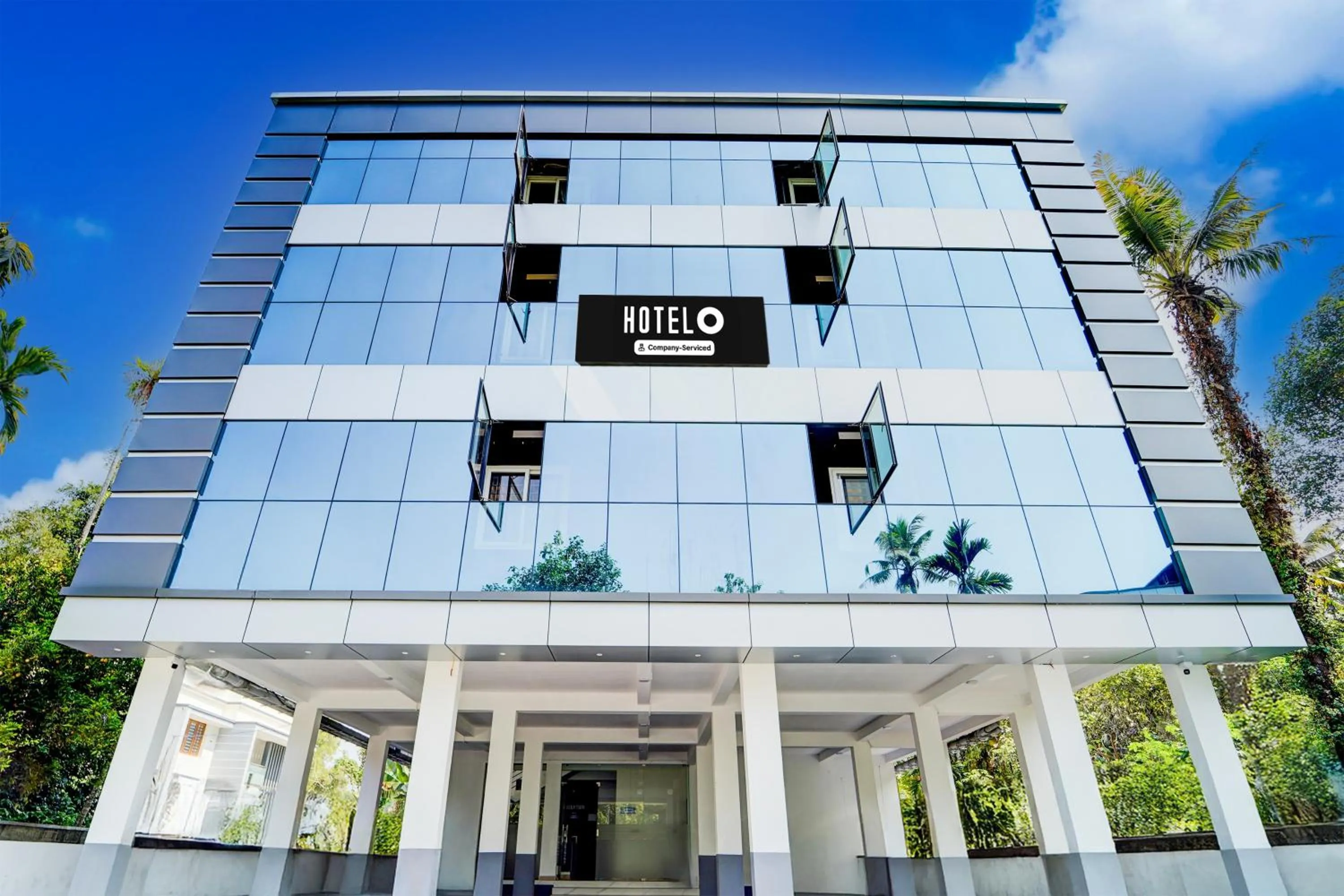 Facade/entrance in Super Hotel O North Kalamassery