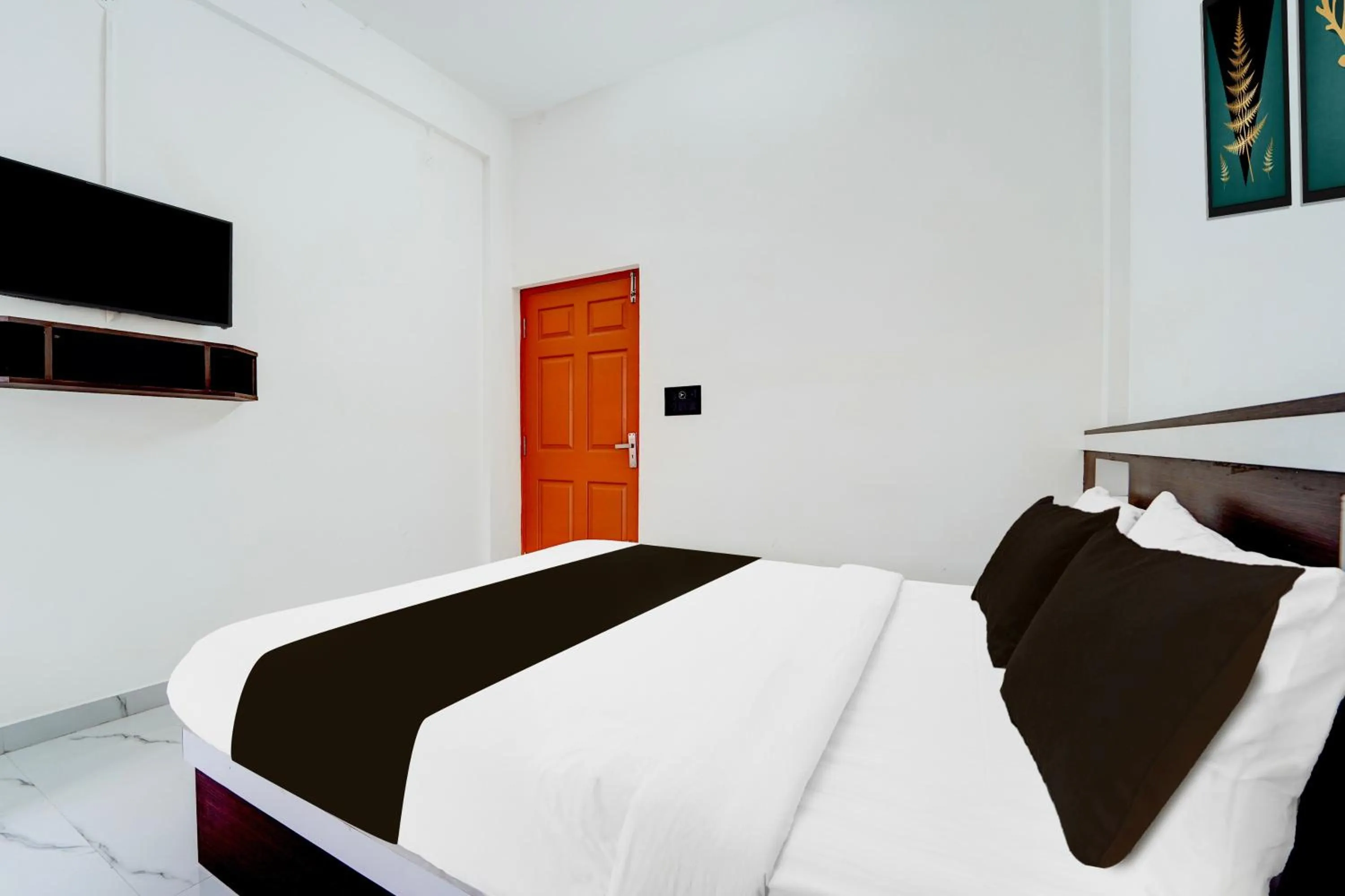 Bedroom, Bed in Super Hotel O North Kalamassery