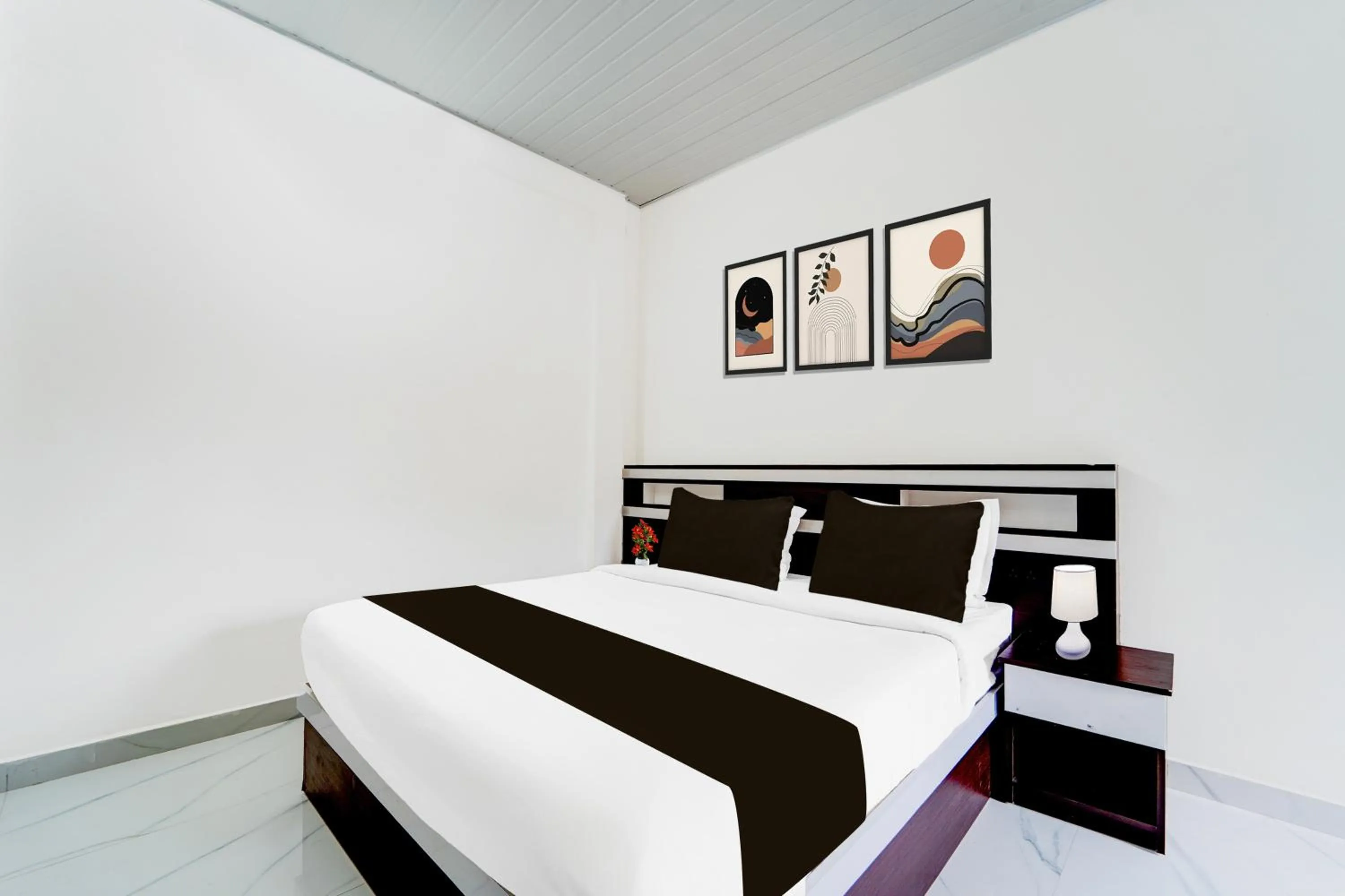 Bedroom, Bed in Super Hotel O North Kalamassery