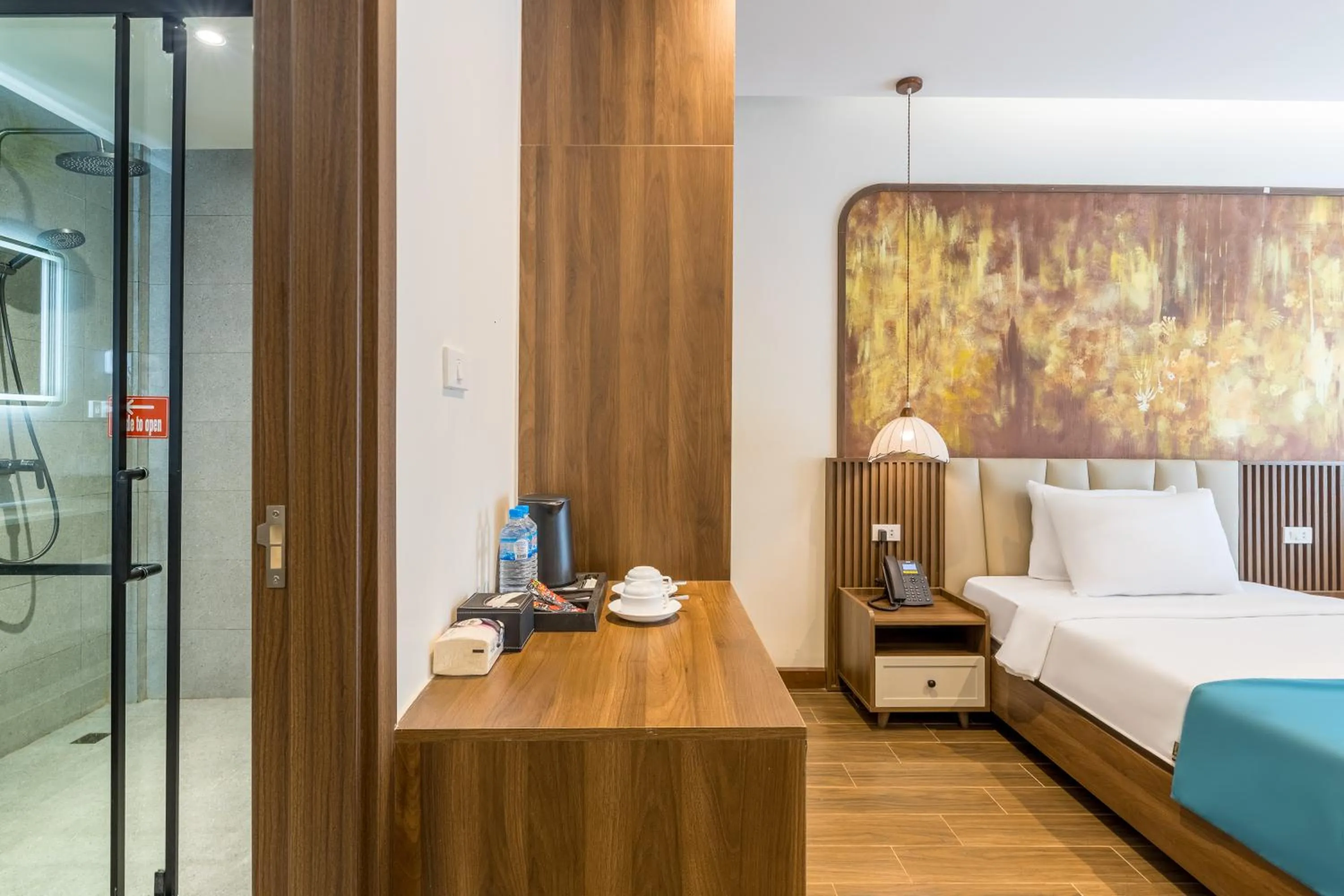 Bed in Sunrise Mountain View Resort