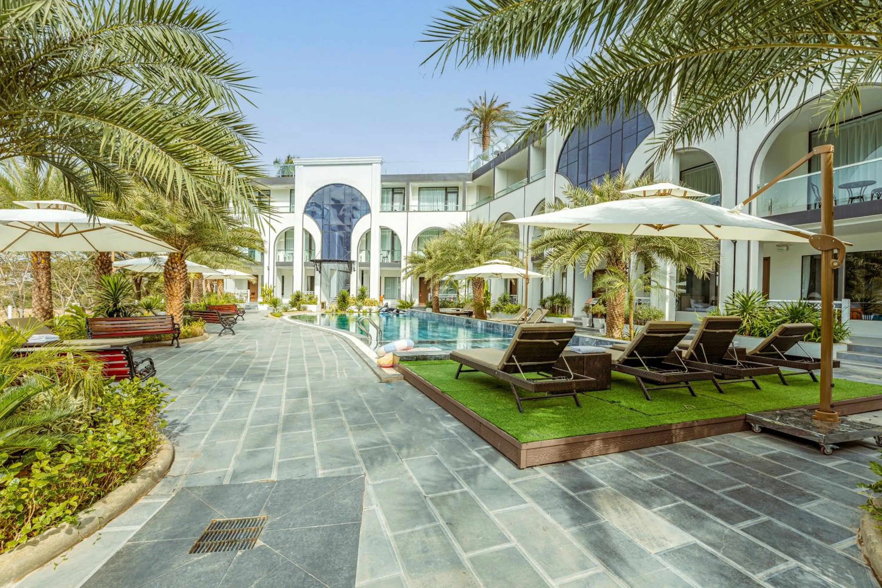 Sunrise Mountain View Resort