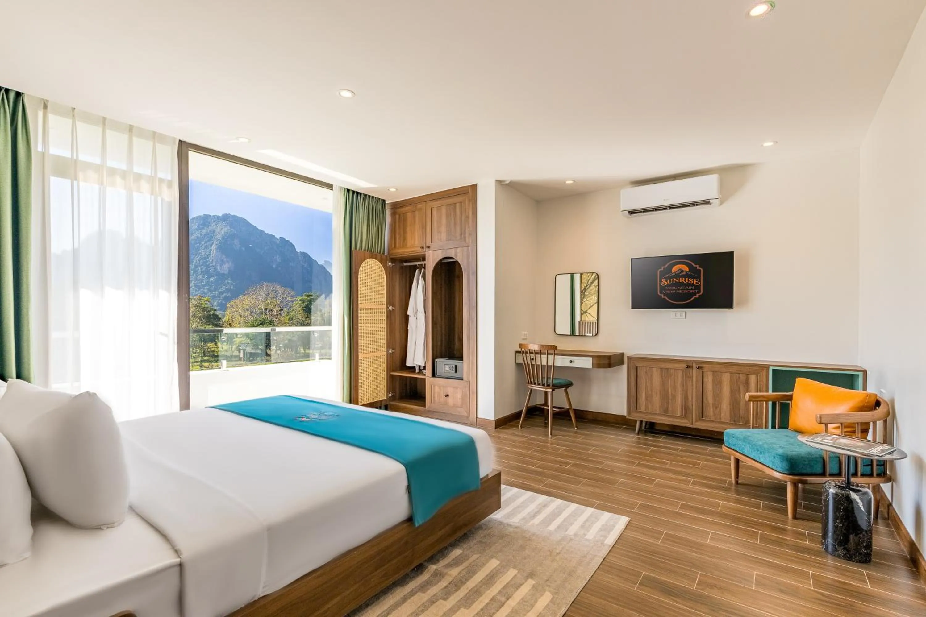 Bed in Sunrise Mountain View Resort