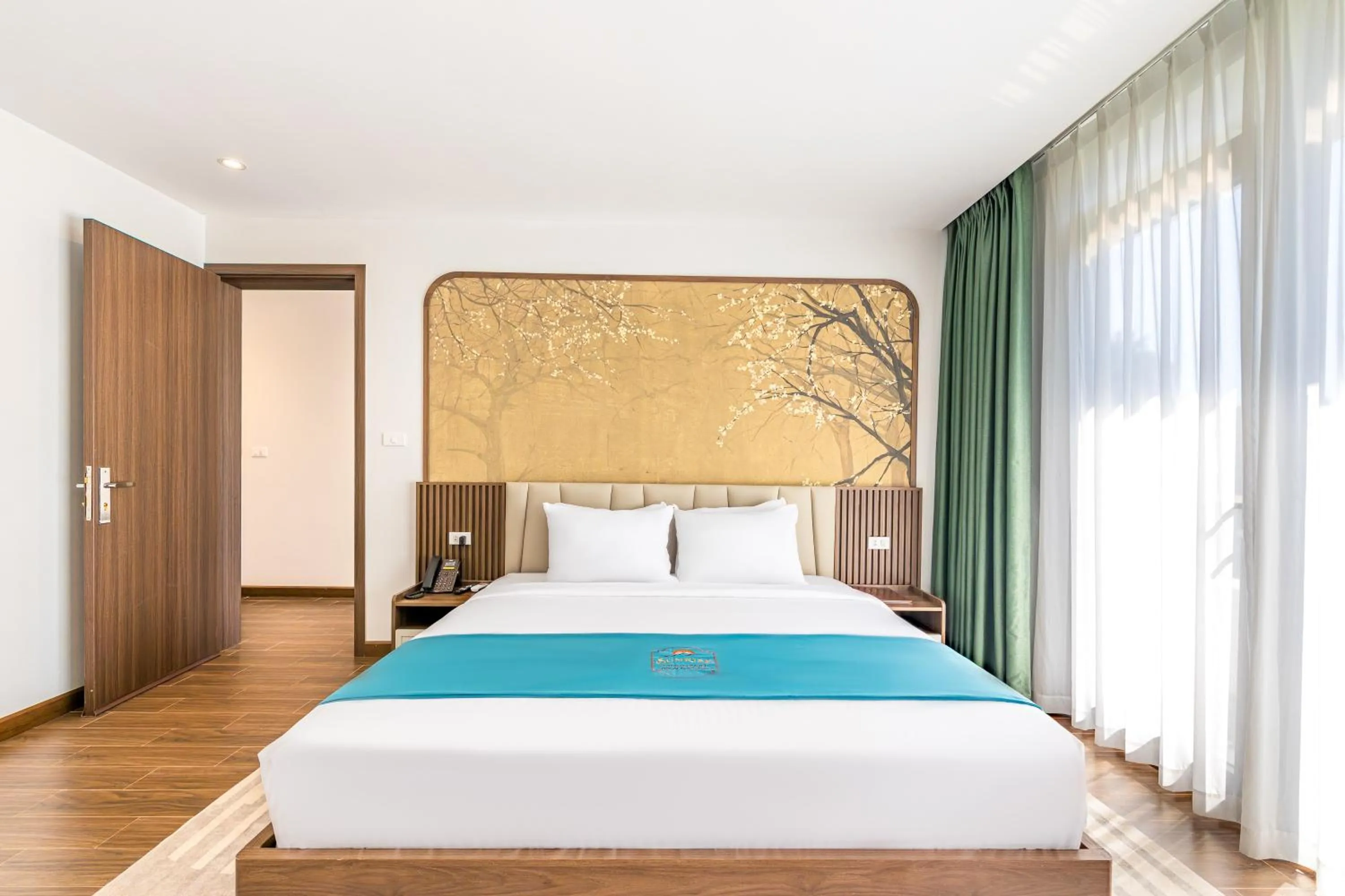 Bed in Sunrise Mountain View Resort