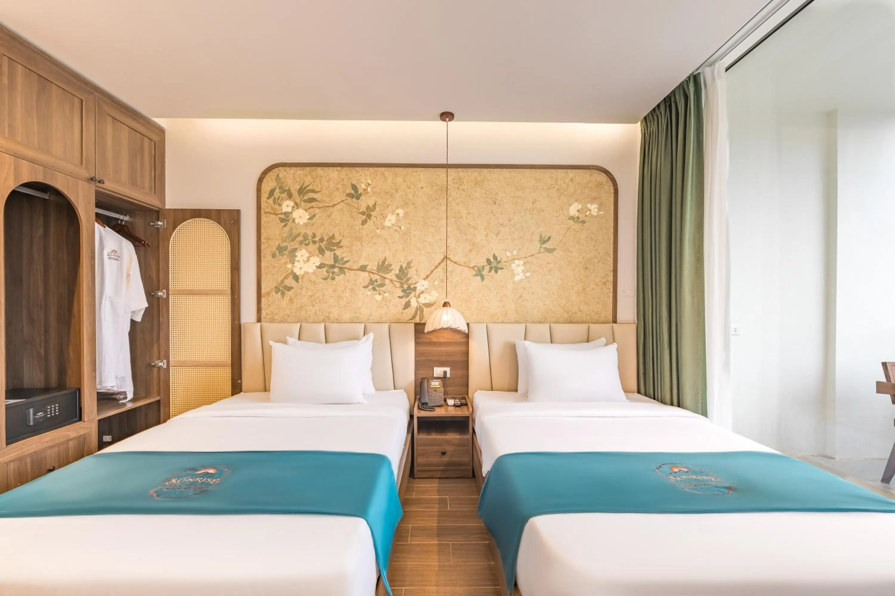 Bed in Sunrise Mountain View Resort