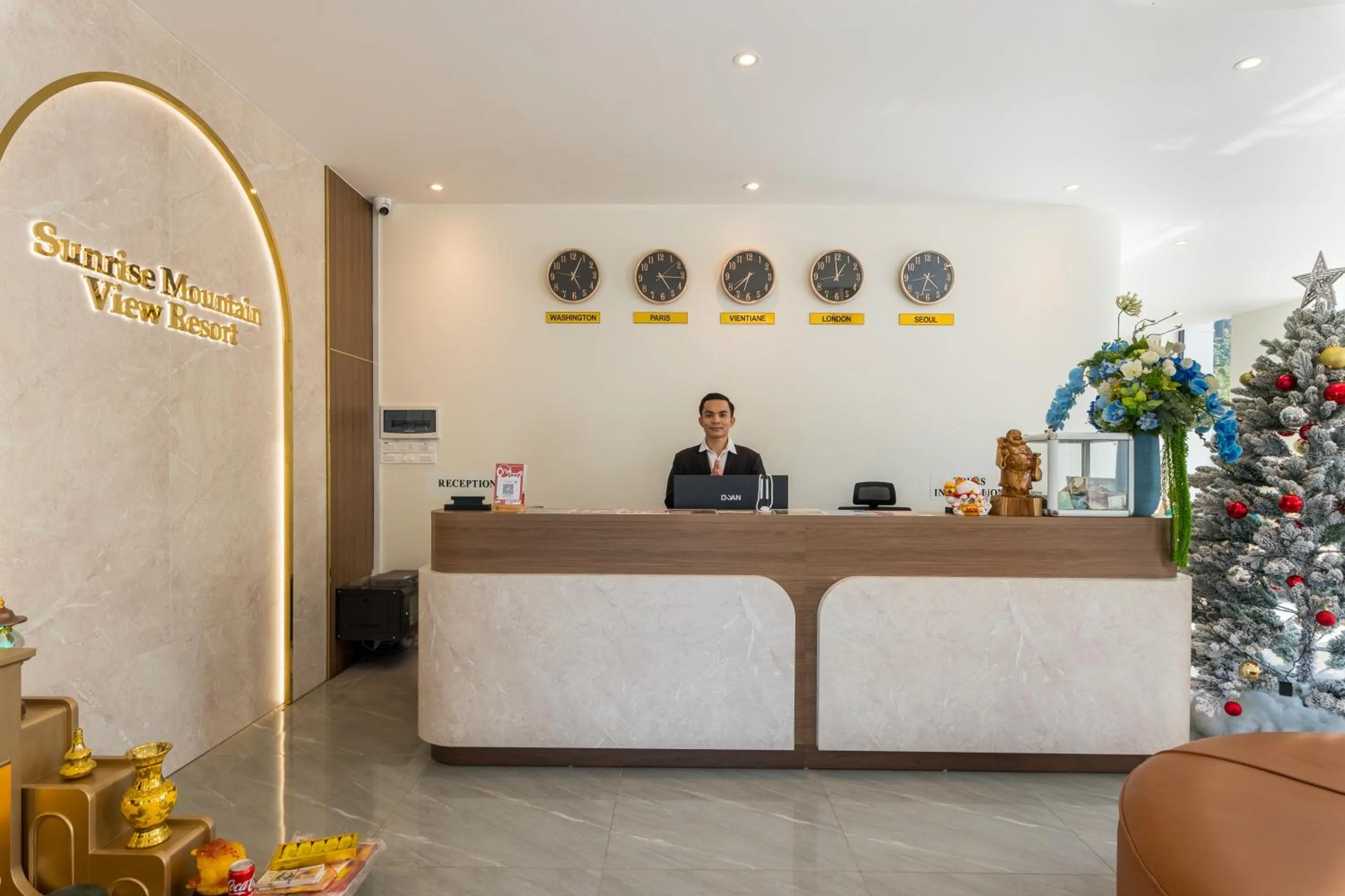 Sunrise Mountain View Resort