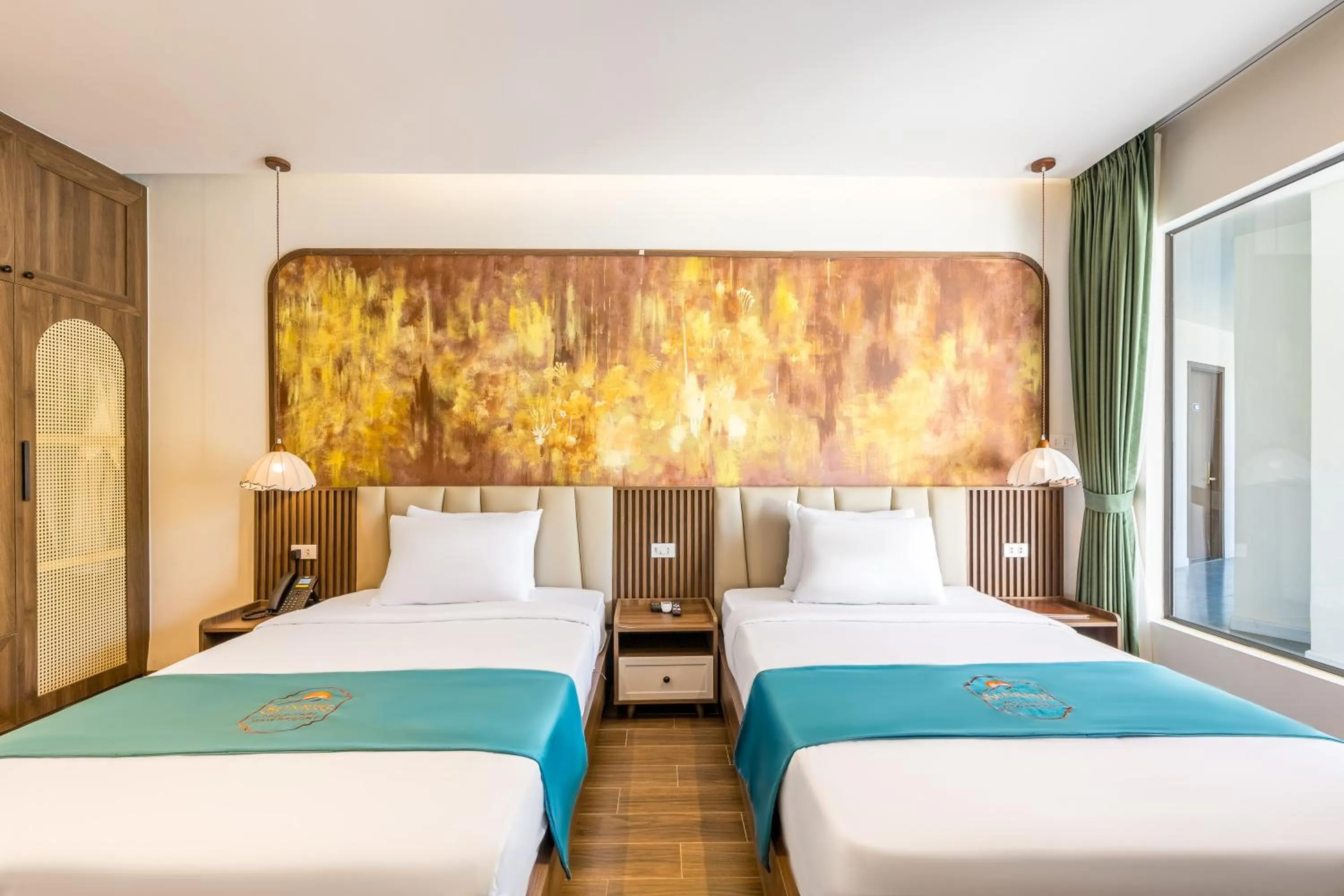 Bed in Sunrise Mountain View Resort