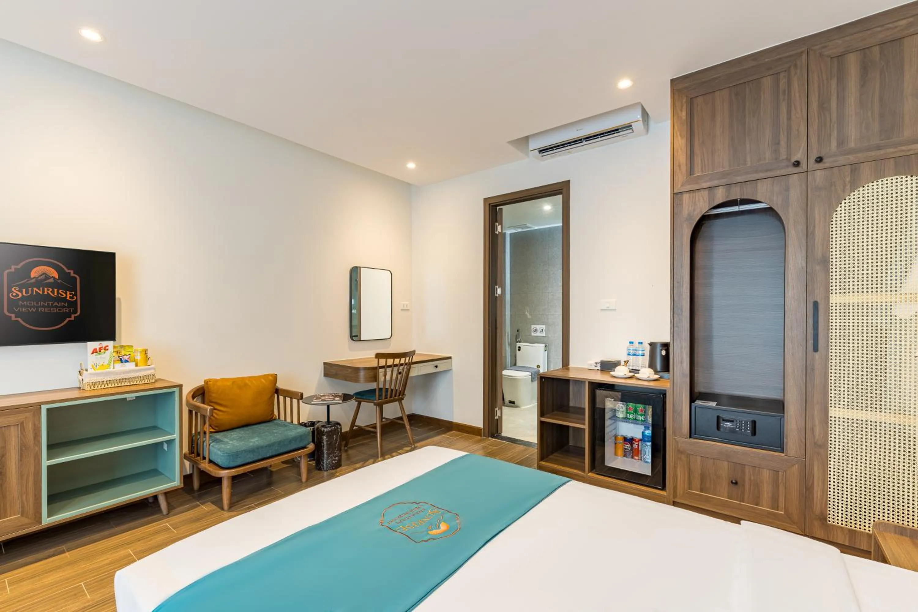 Bed in Sunrise Mountain View Resort