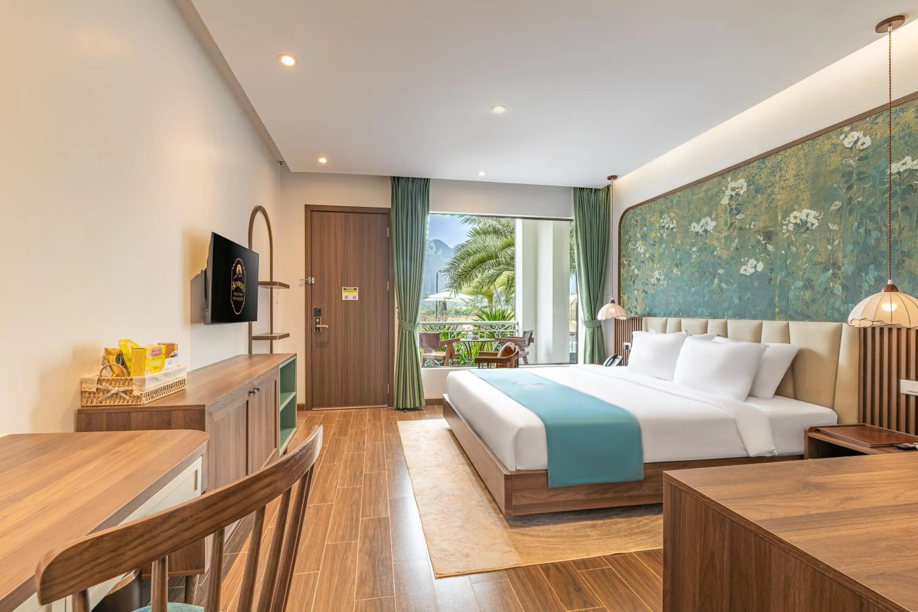 Bed in Sunrise Mountain View Resort