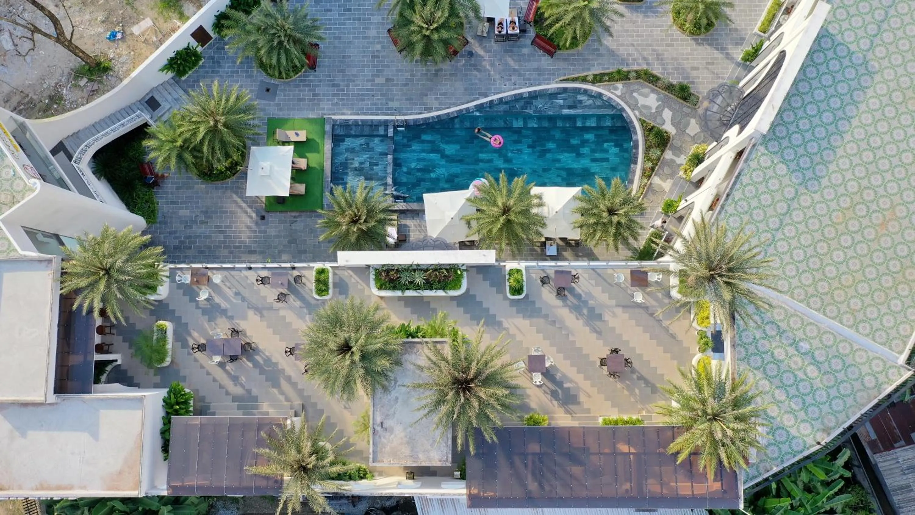 Sunrise Mountain View Resort