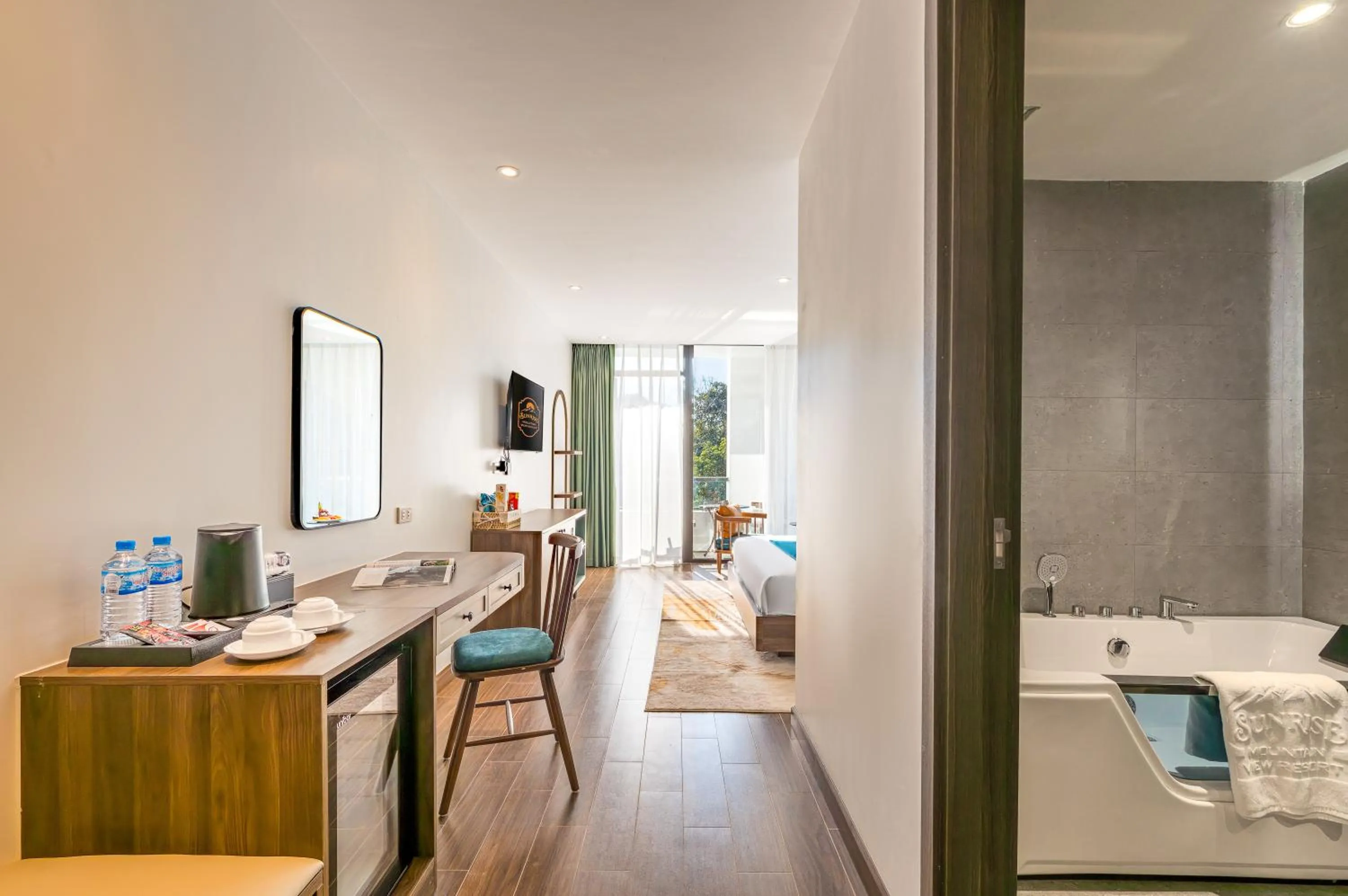 Sunrise Mountain View Resort