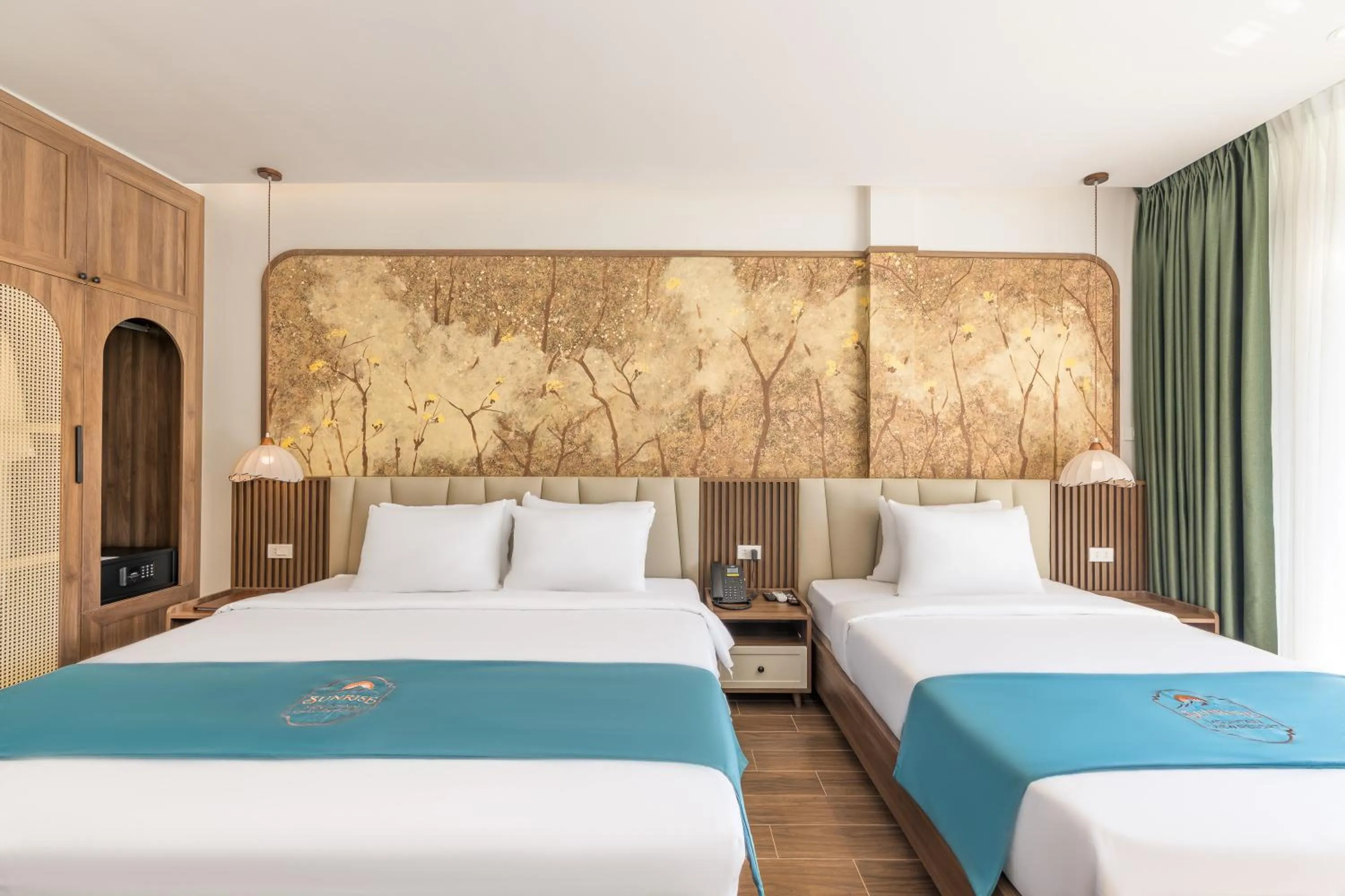 Bed in Sunrise Mountain View Resort