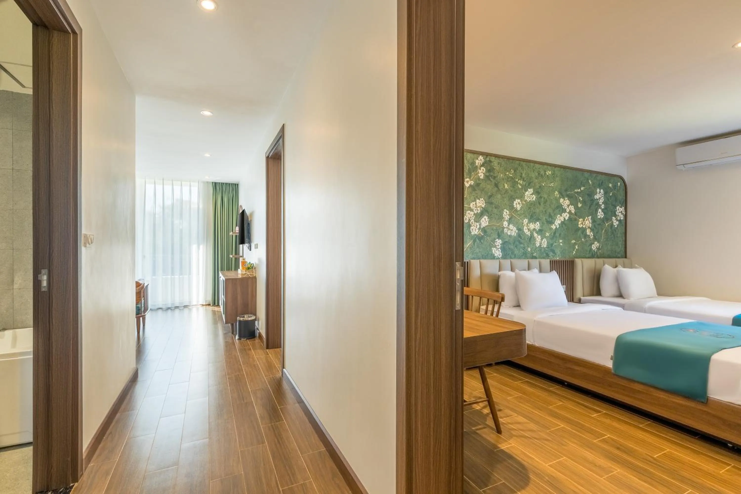 Bed in Sunrise Mountain View Resort