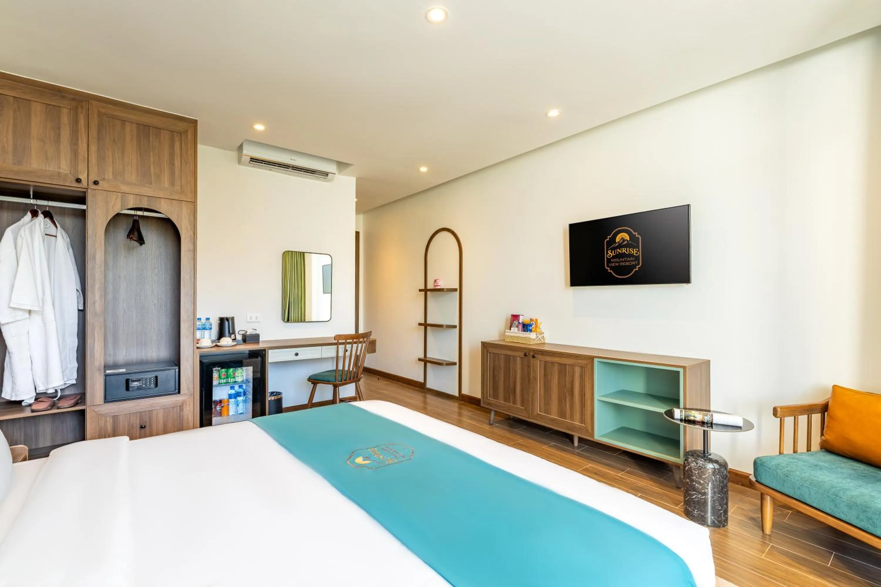 Bed in Sunrise Mountain View Resort