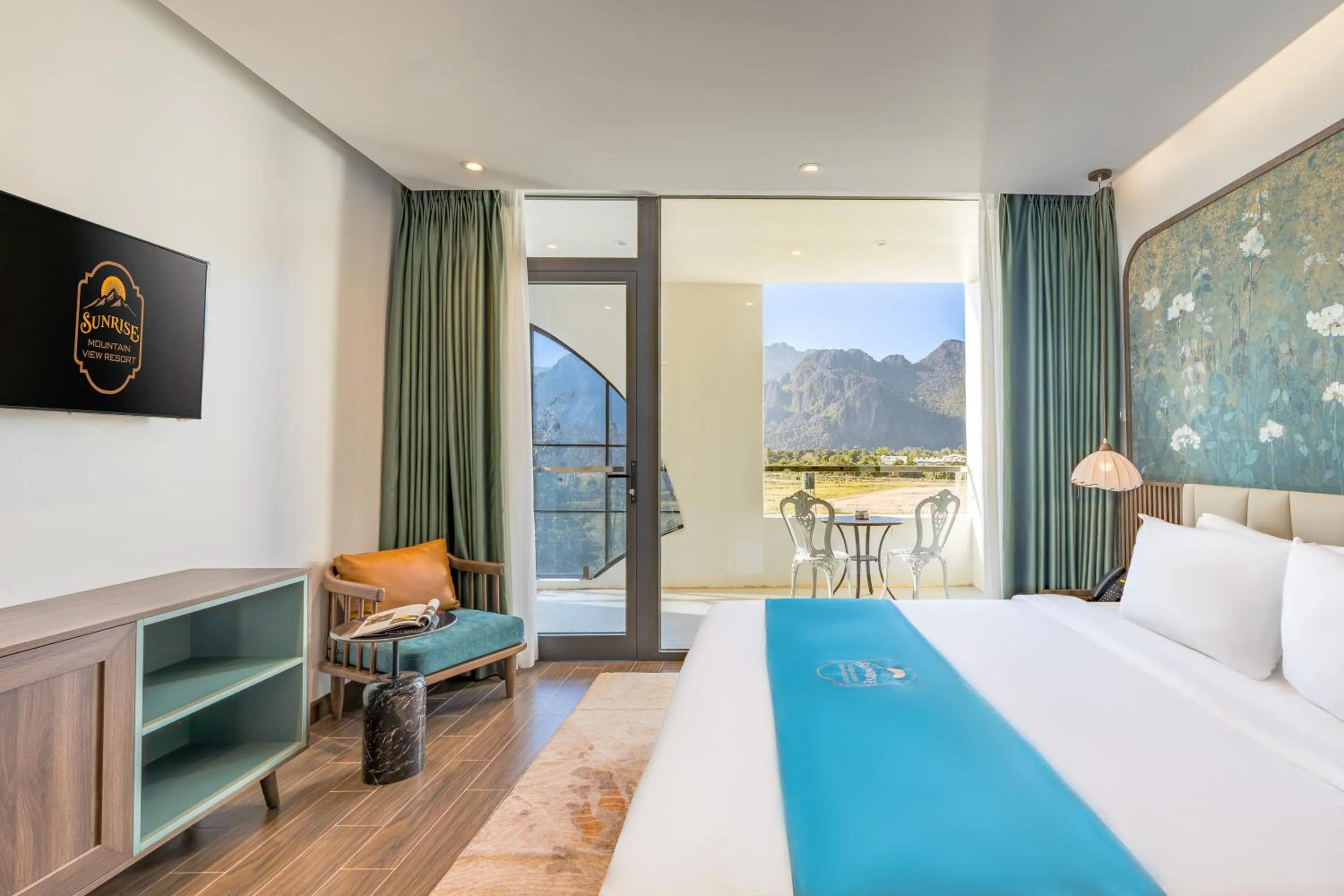 Bed in Sunrise Mountain View Resort