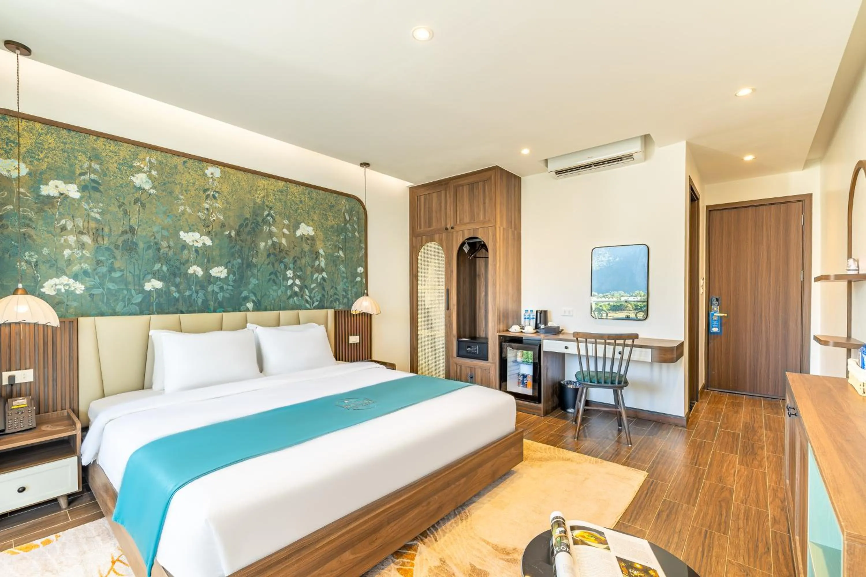 Bed in Sunrise Mountain View Resort