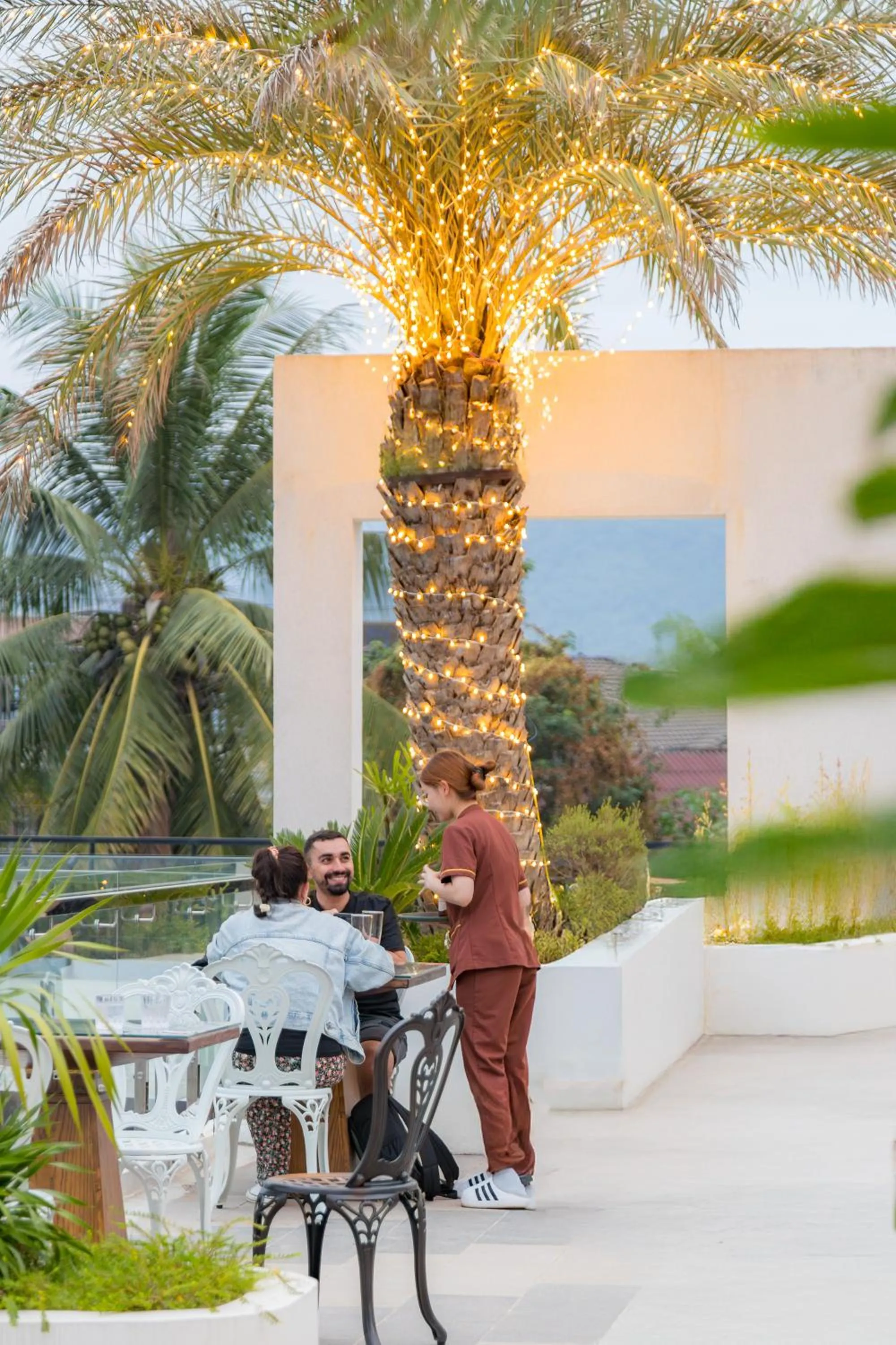 Guests in Sunrise Mountain View Resort