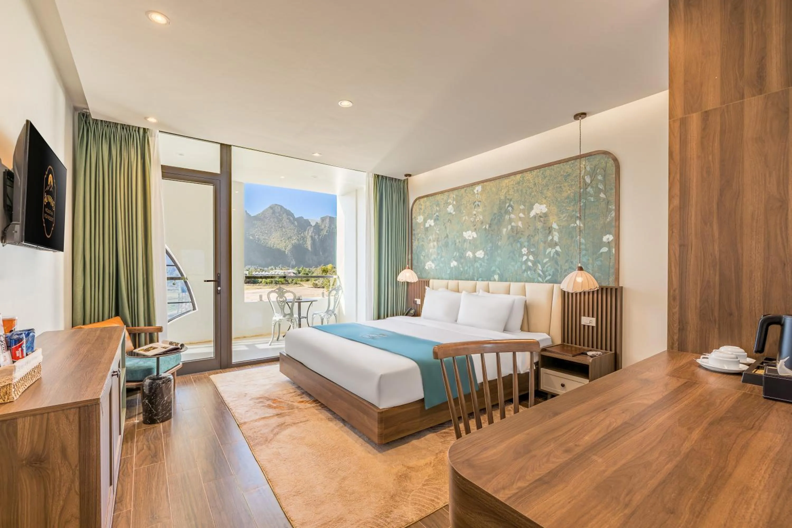 Bed in Sunrise Mountain View Resort