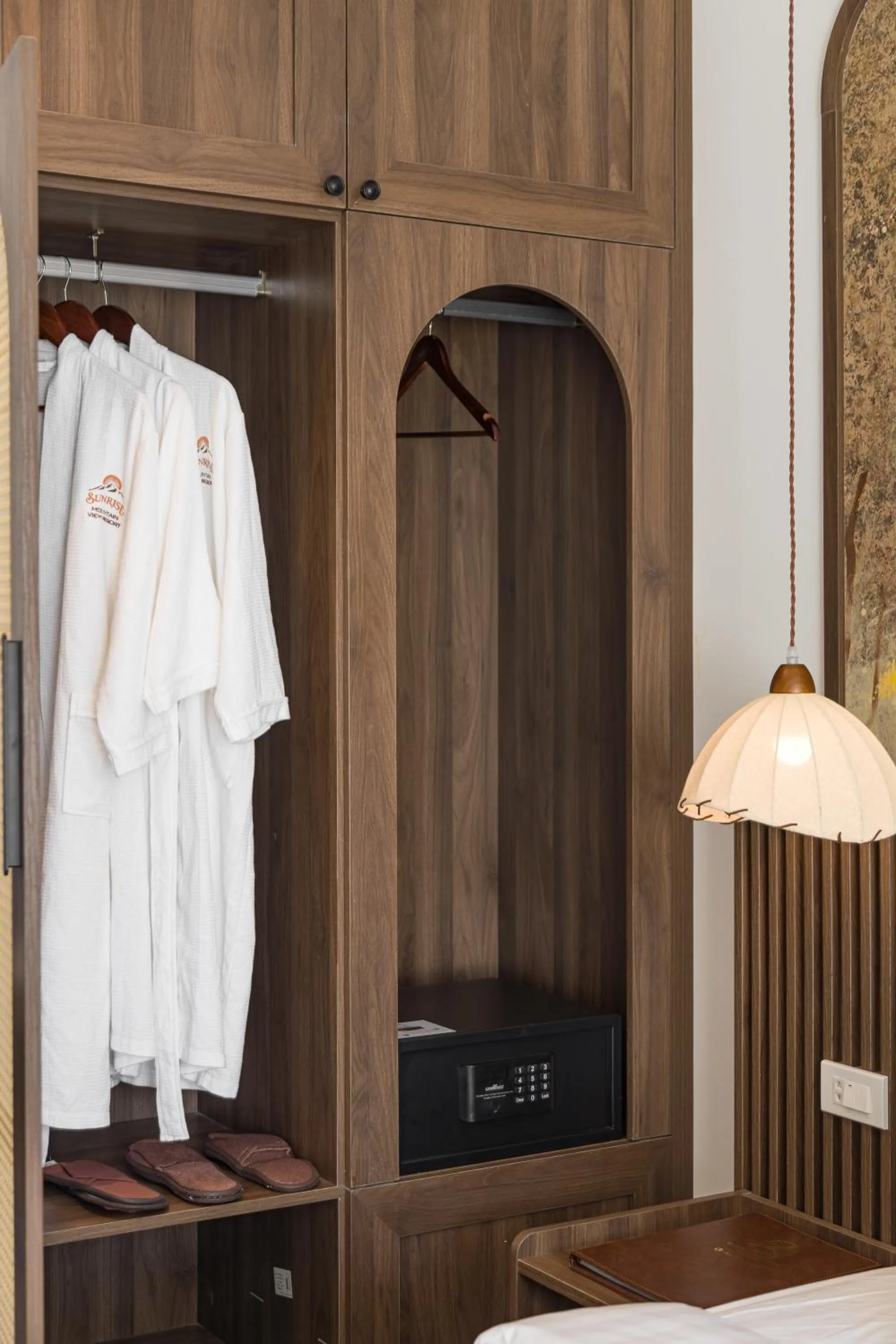 Sunrise Mountain View Resort