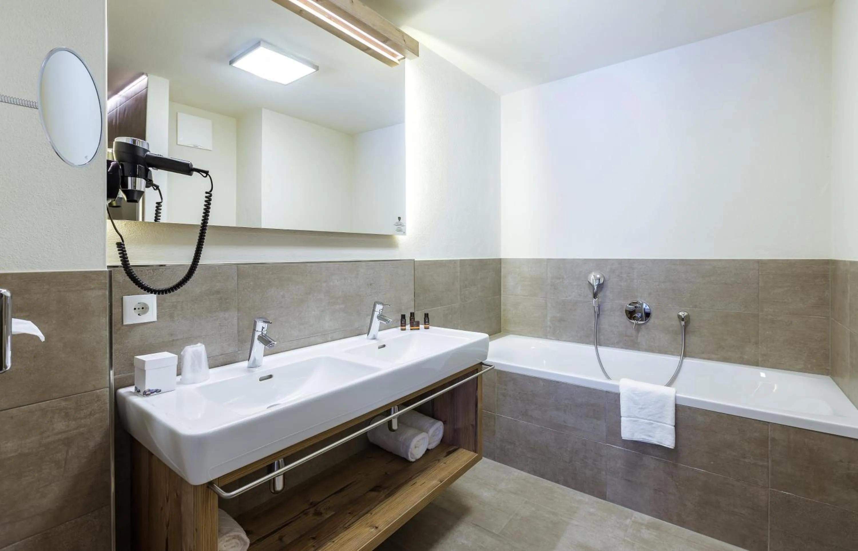 Bathroom in AvenidA Mountain Lodges Saalbach