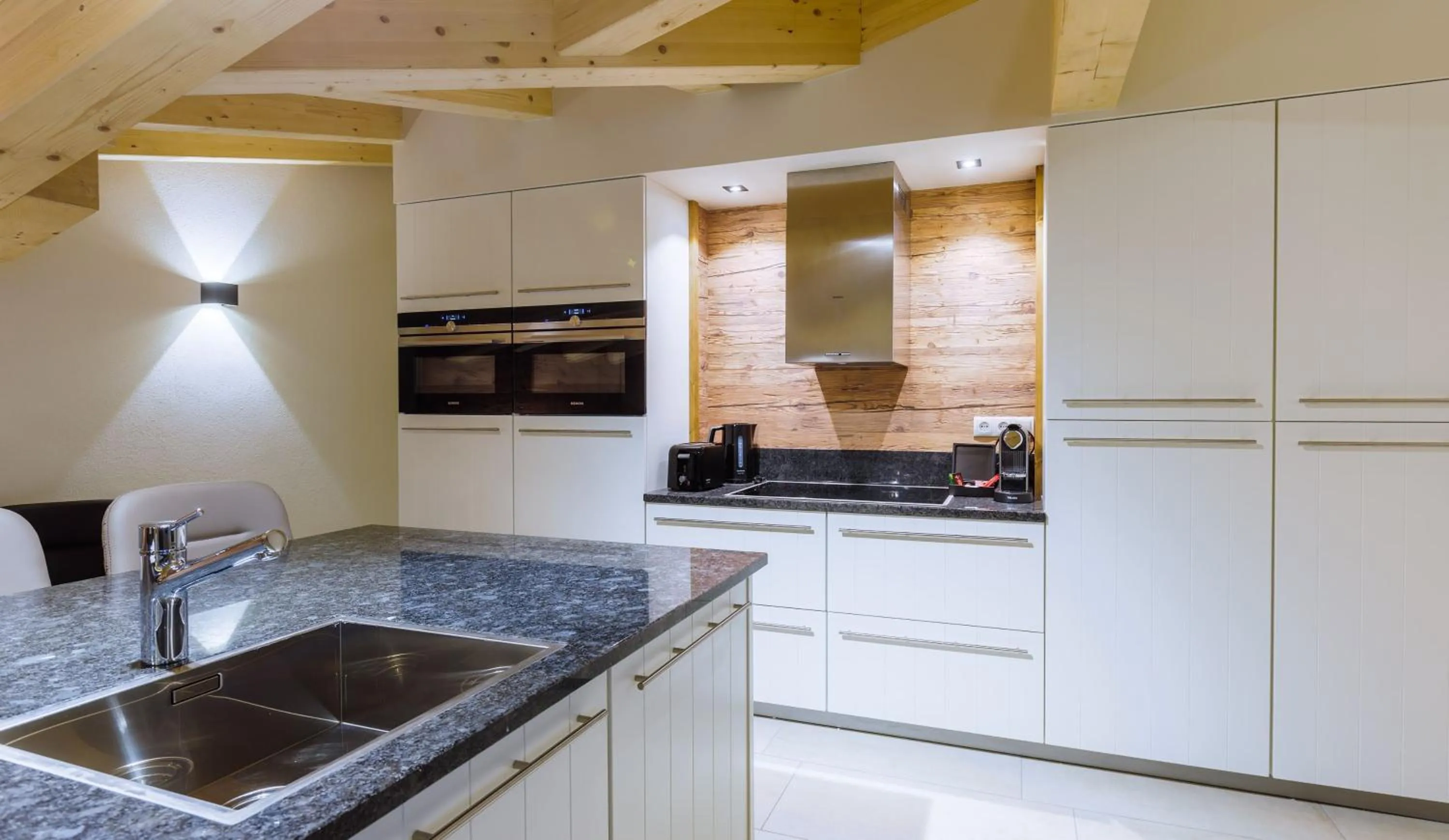 kitchen in AvenidA Mountain Lodges Saalbach