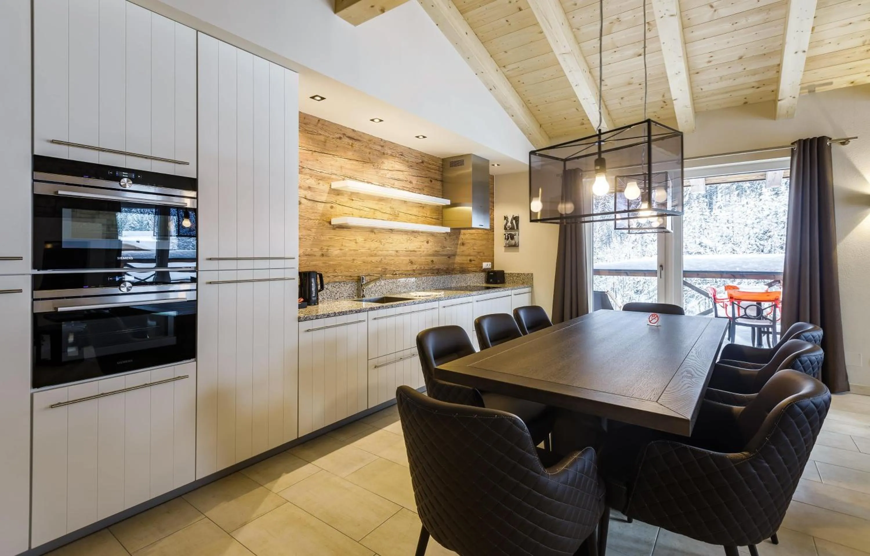 Kitchen or kitchenette in AvenidA Mountain Lodges Saalbach