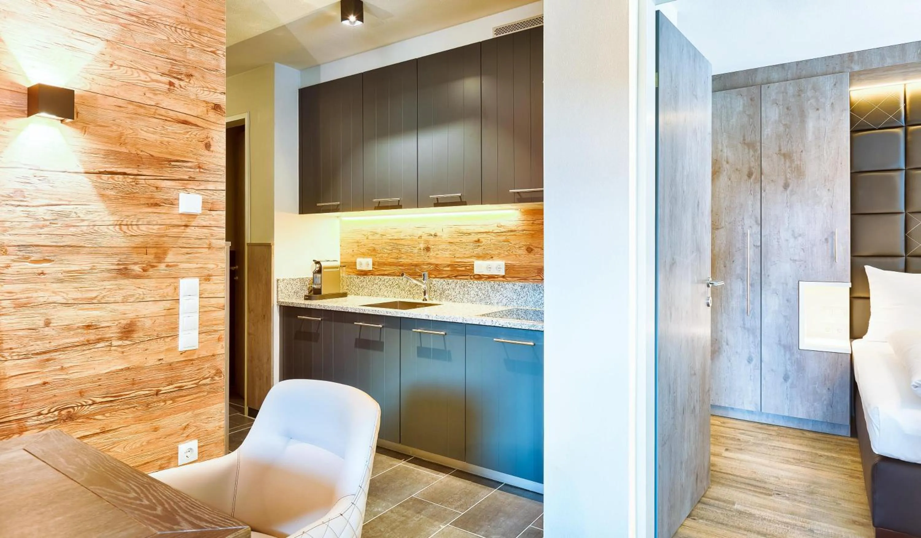 Kitchen or kitchenette in AvenidA Mountain Lodges Saalbach