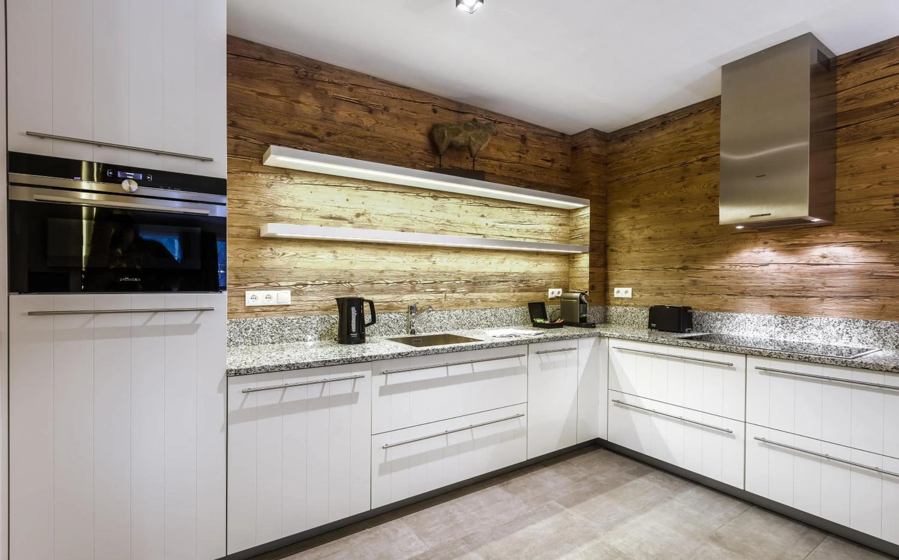Kitchen or kitchenette in AvenidA Mountain Lodges Saalbach