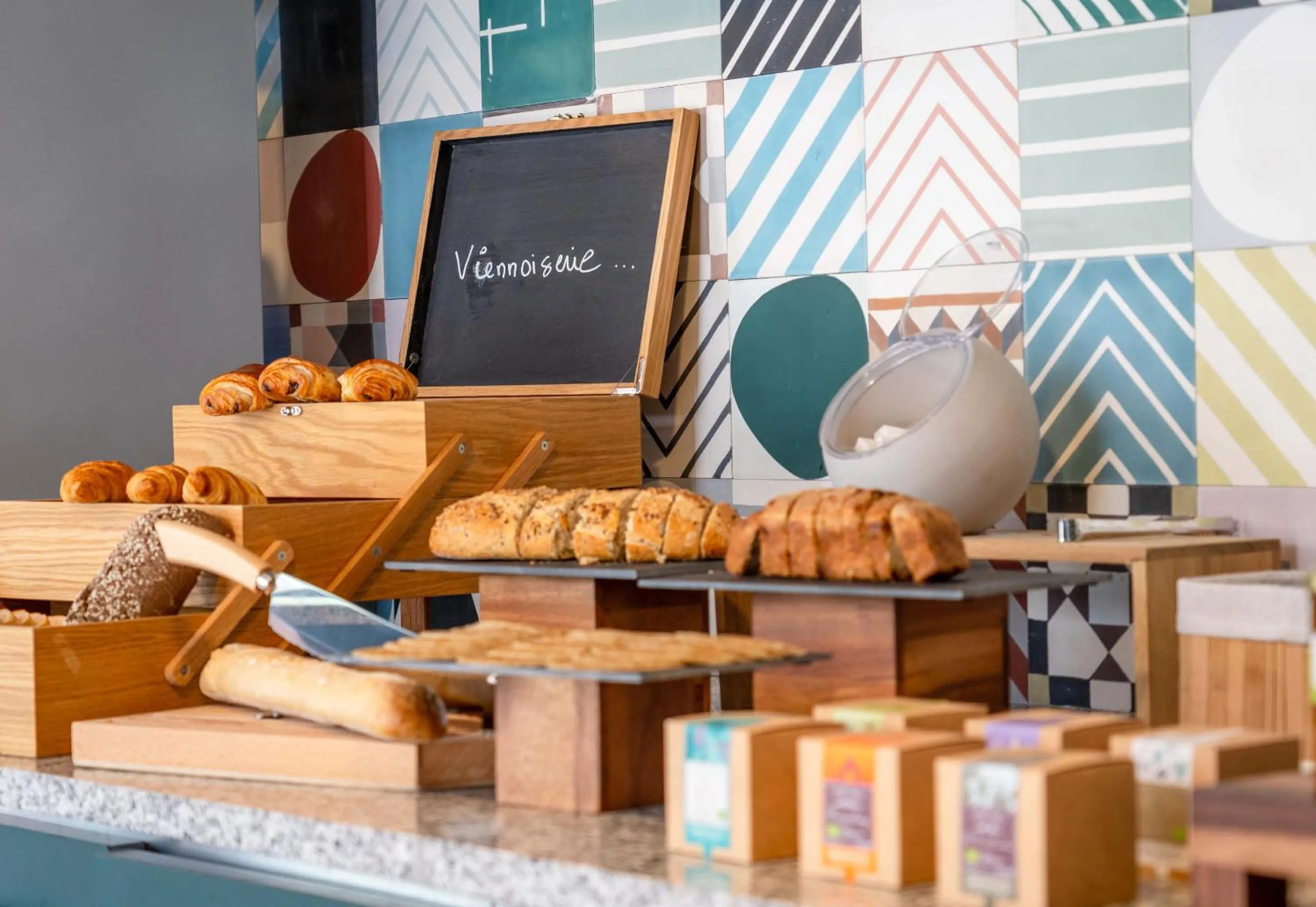 Breakfast in B&B HOME Paris Mairie de Saint-Ouen