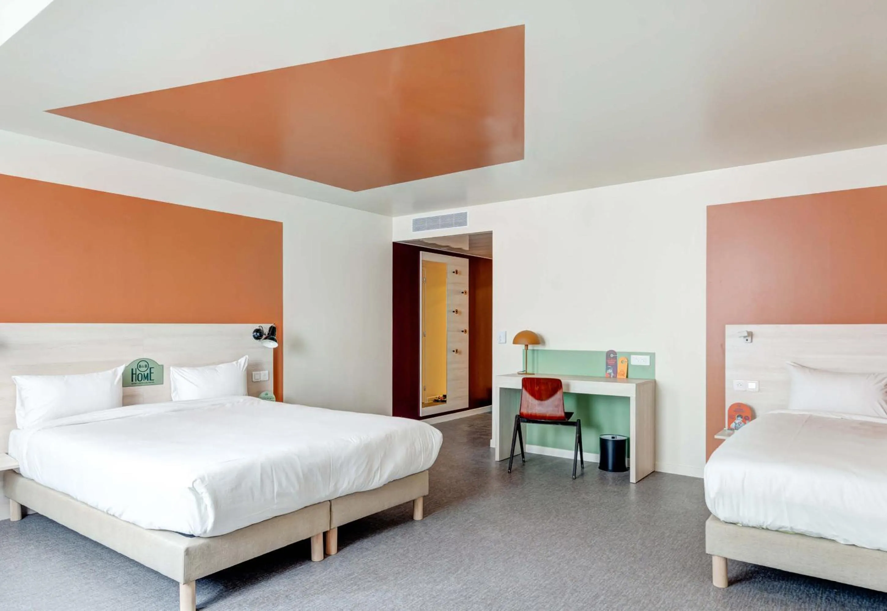 Photo of the whole room, Bed in B&B HOME Paris Mairie de Saint-Ouen