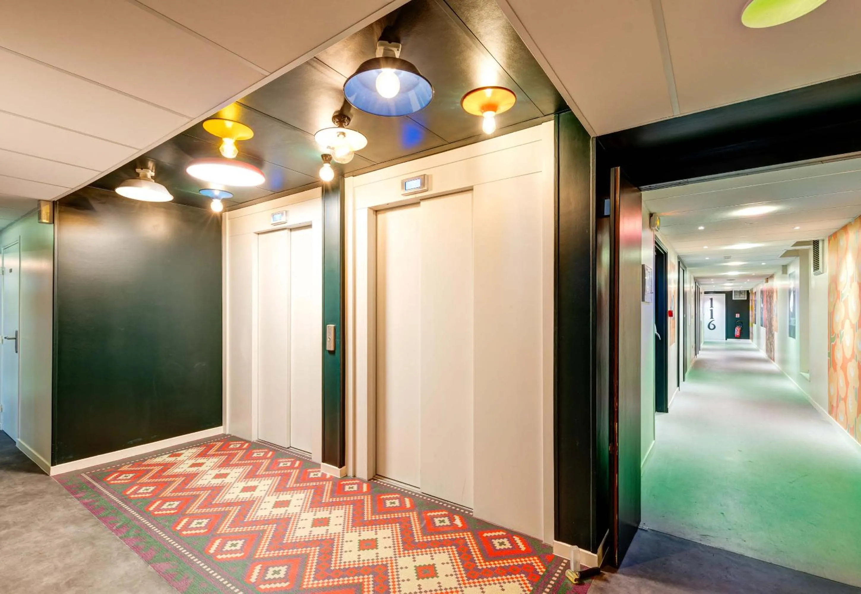 Lobby or reception in B&B HOME Paris Mairie de Saint-Ouen