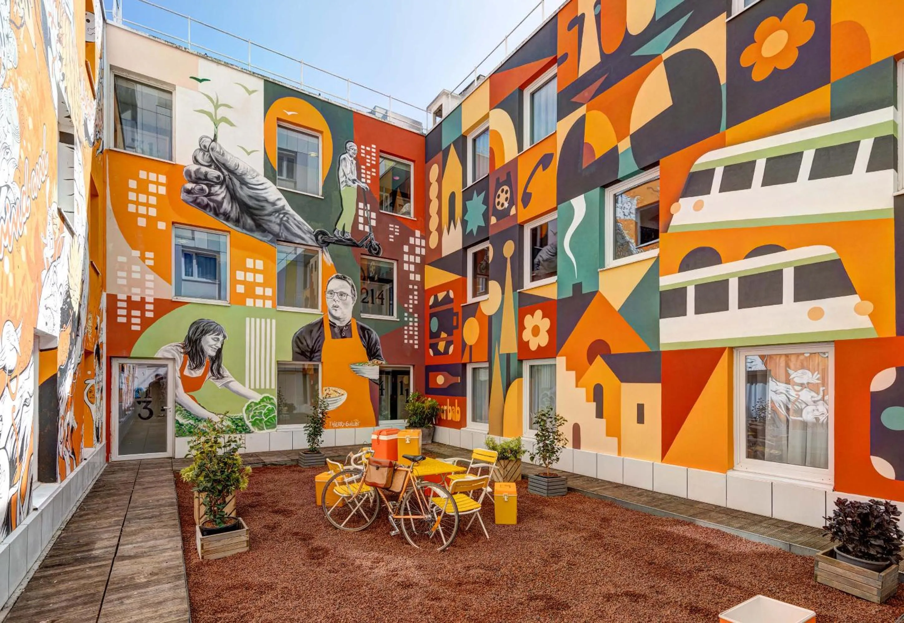 Property building in B&B HOME Paris Mairie de Saint-Ouen