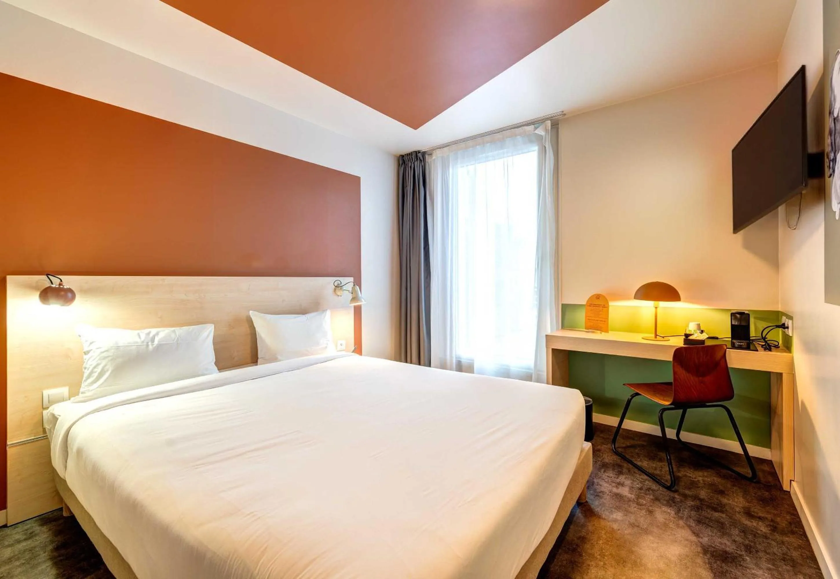 Bed in B&B HOME Paris Mairie de Saint-Ouen