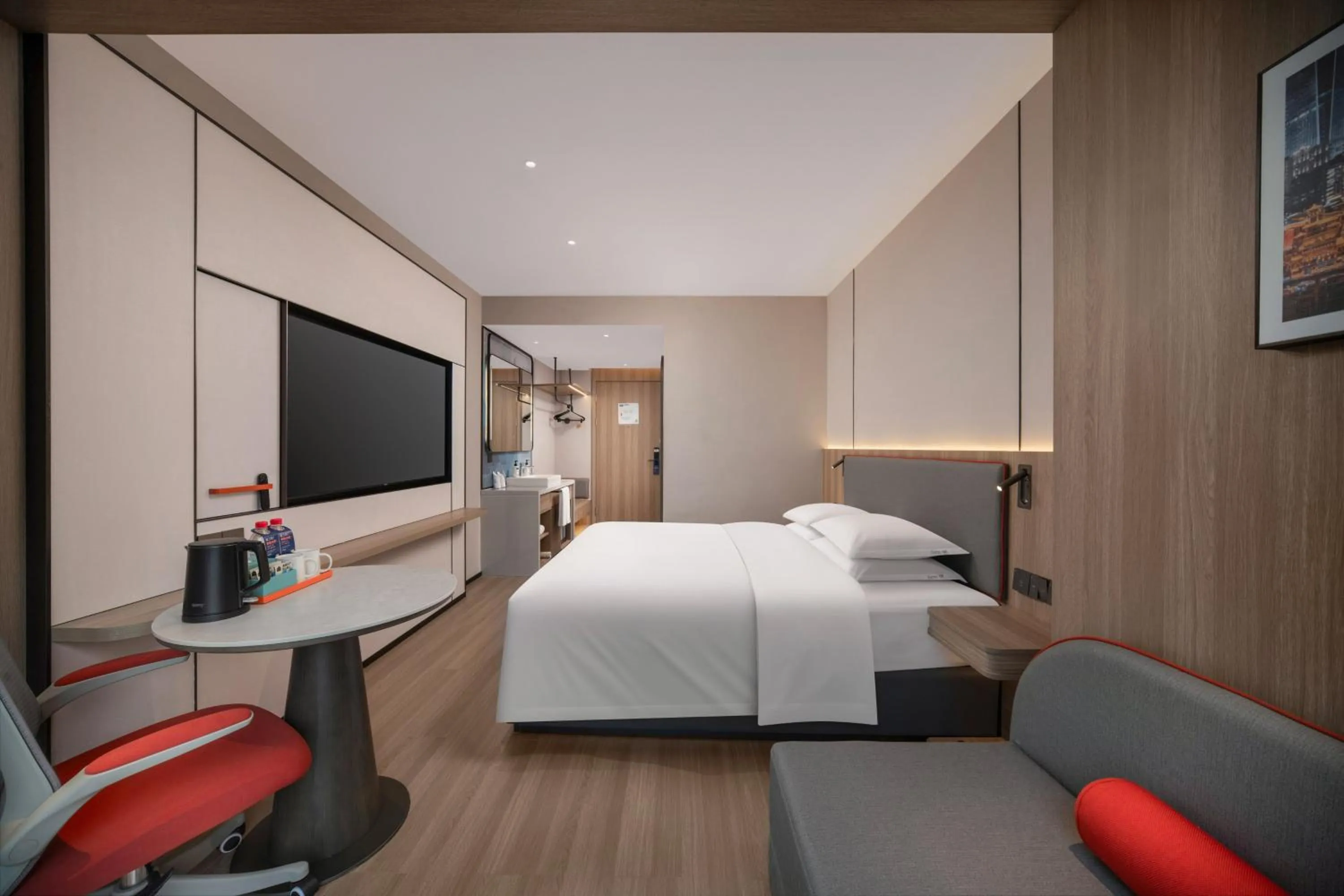 Photo of the whole room, Bed in Holiday Inn Express Chongqing Central Park by IHG