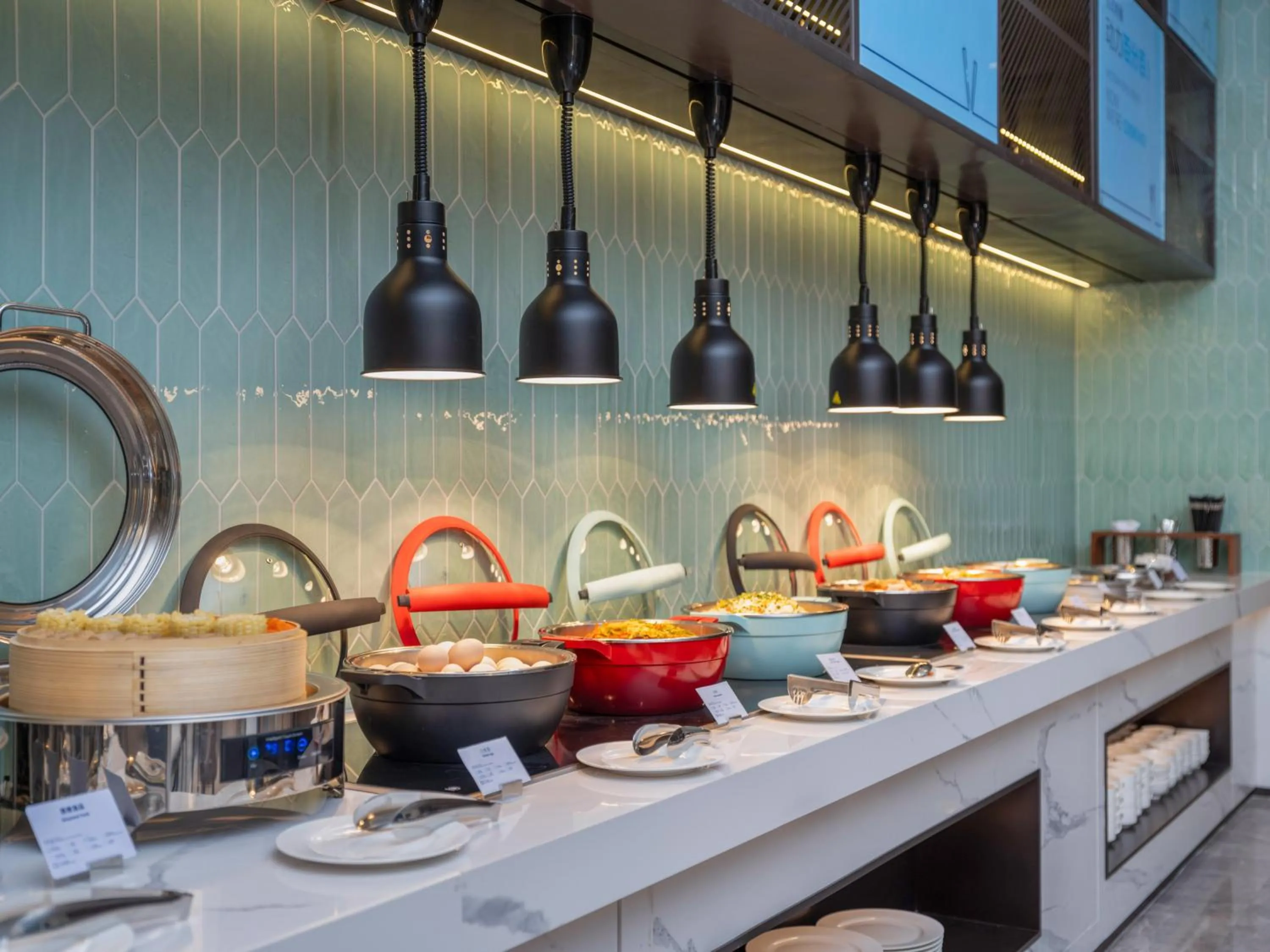 Restaurant/places to eat in Holiday Inn Express Chongqing Central Park by IHG