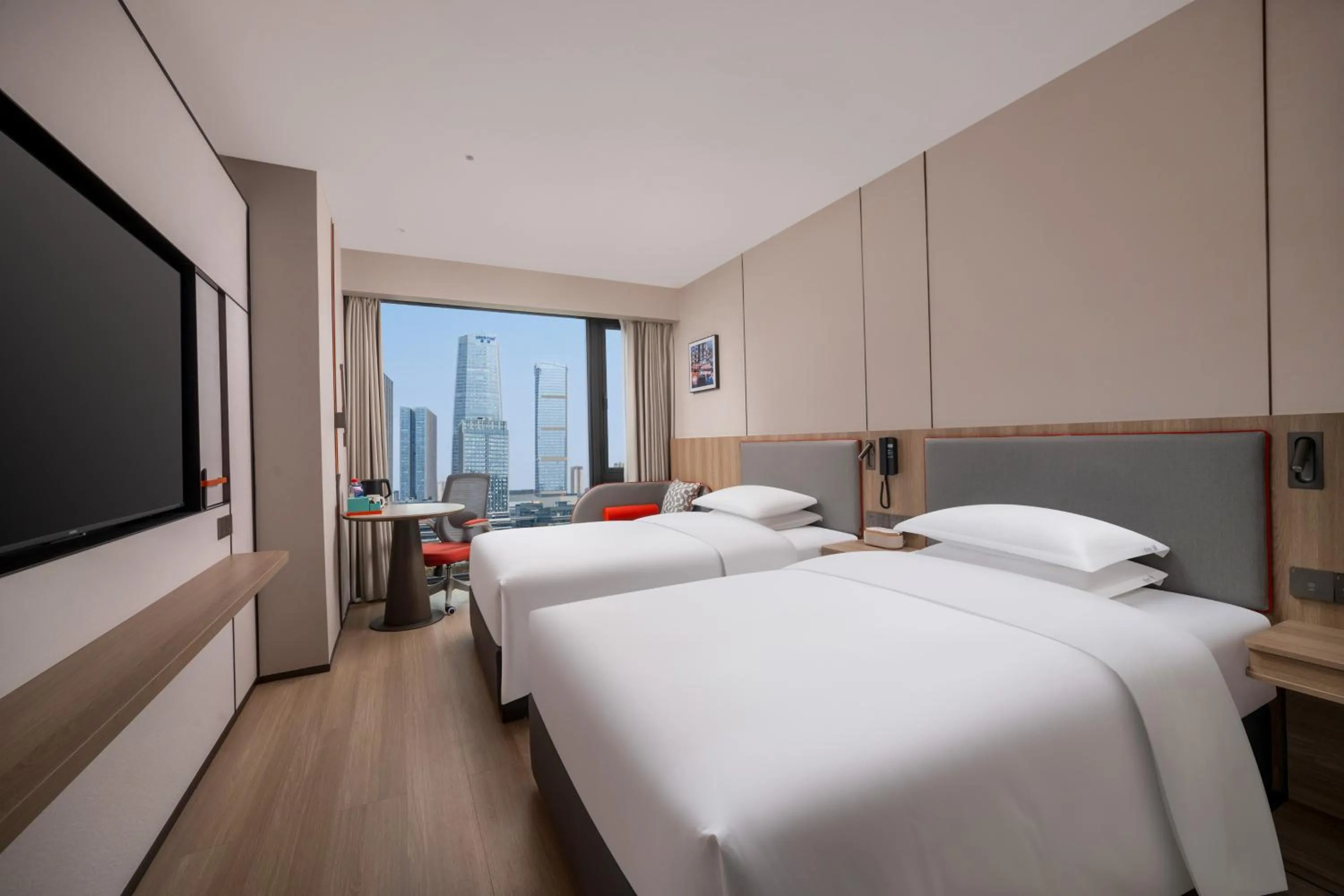 Photo of the whole room, Bed in Holiday Inn Express Chongqing Central Park by IHG