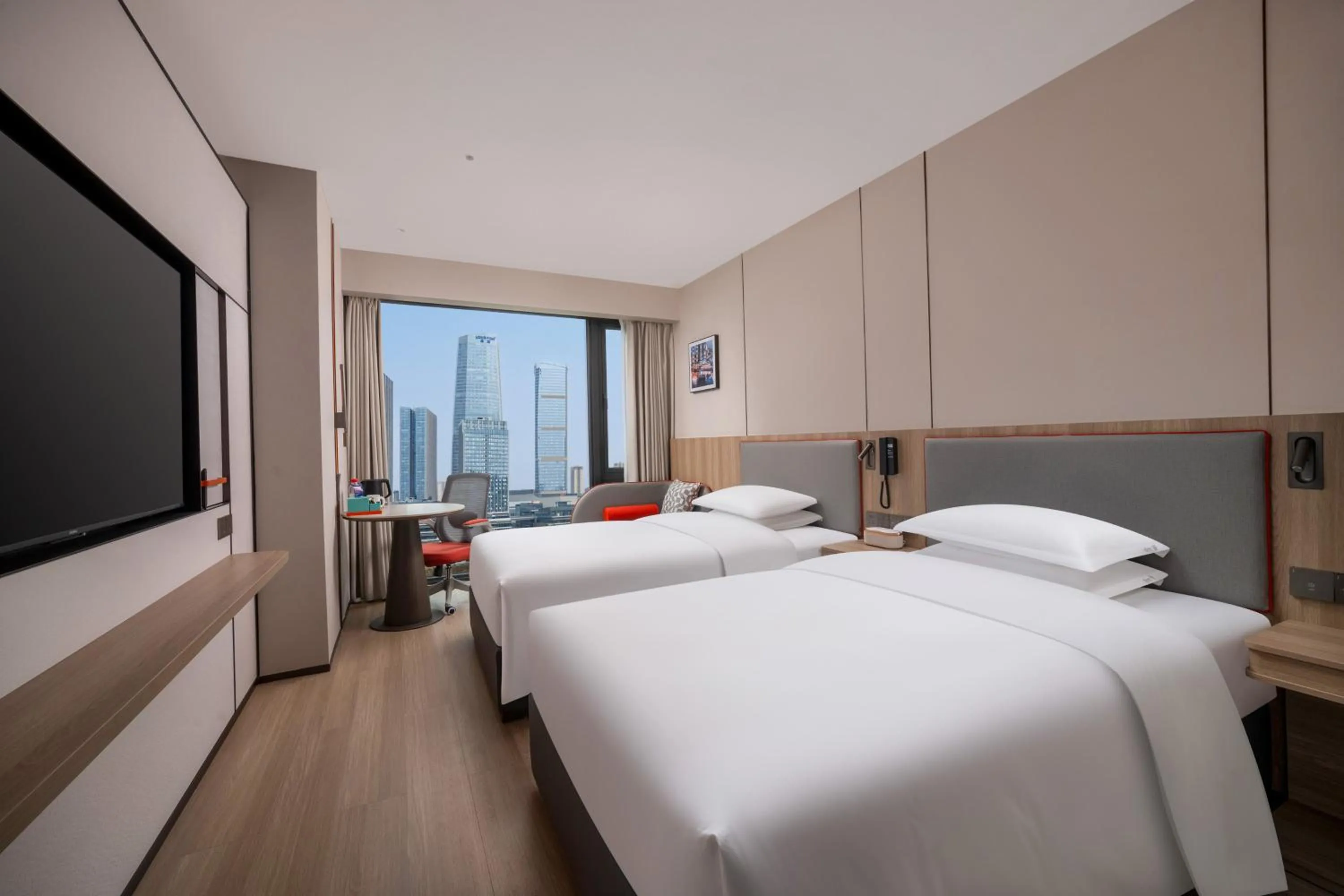 Photo of the whole room, Bed in Holiday Inn Express Chongqing Central Park by IHG