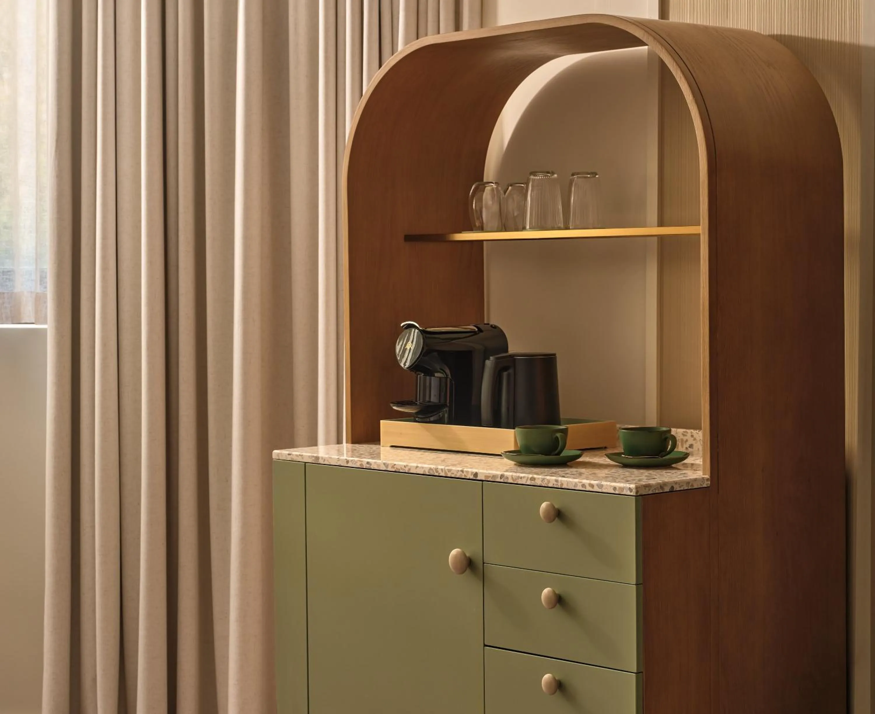 Photo of the whole room in voco Gosford by IHG