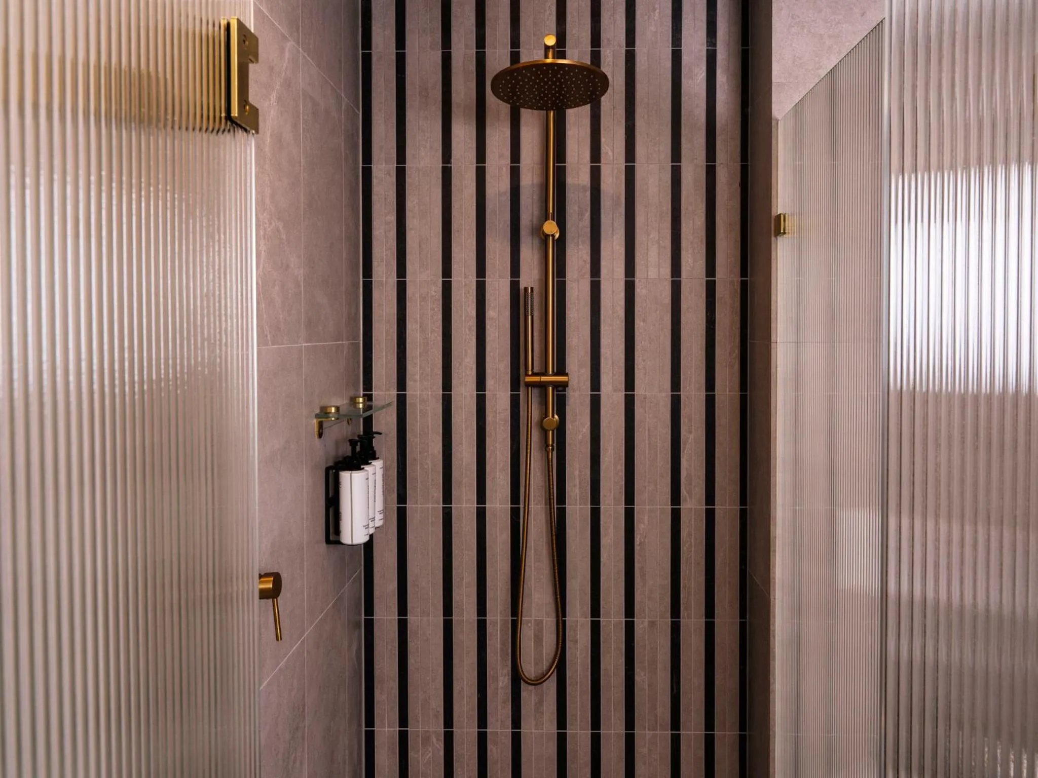 Photo of the whole room in voco Gosford by IHG