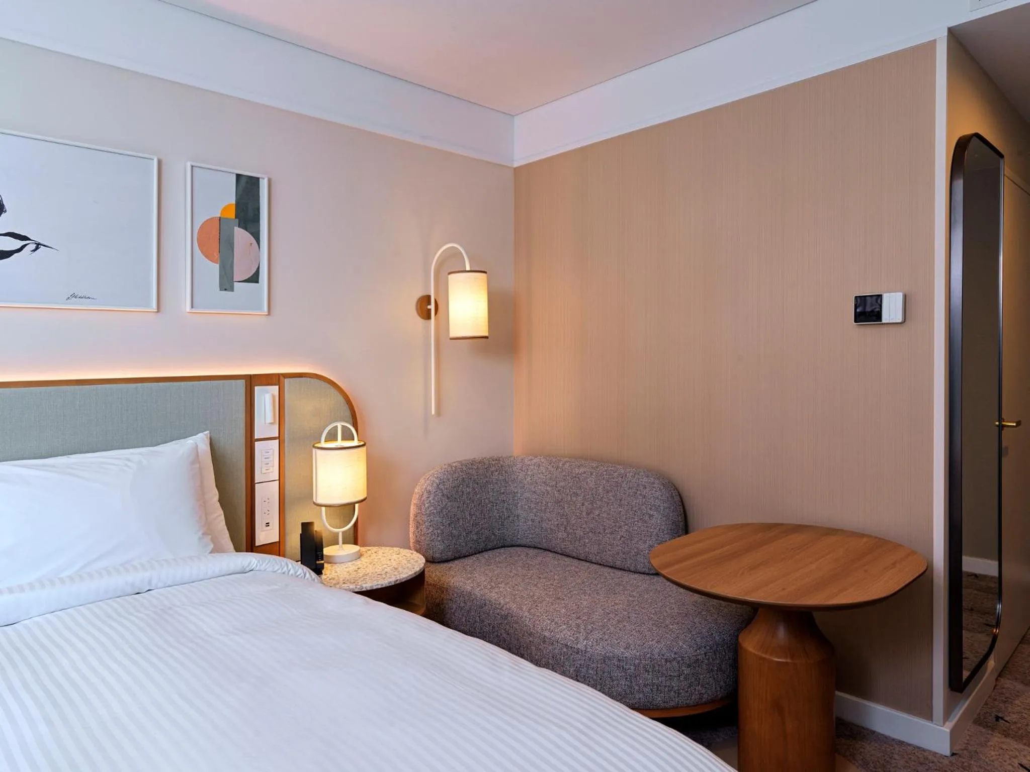 Photo of the whole room, Bed in voco Gosford by IHG