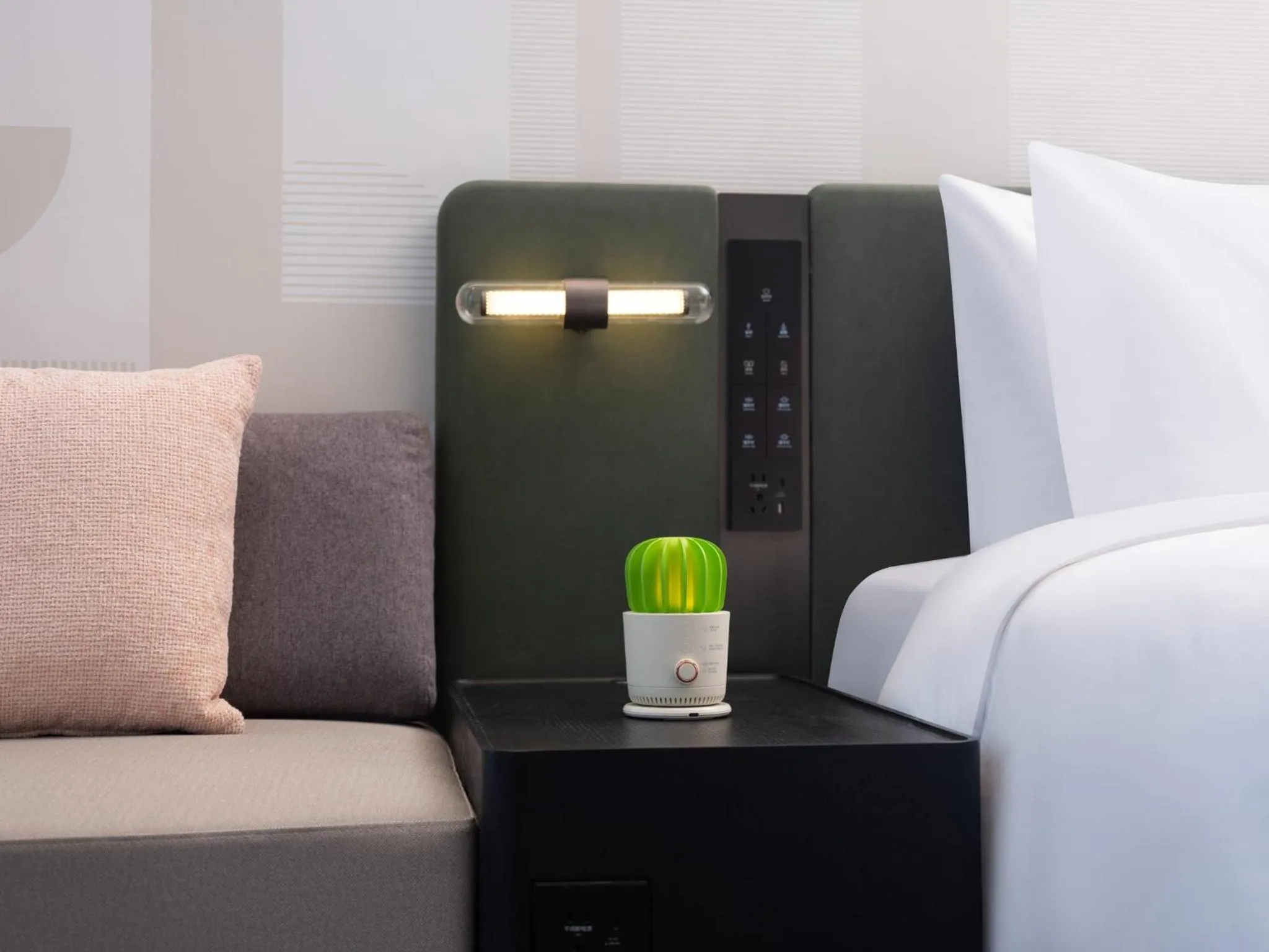 Photo of the whole room, Bed in EVEN Hotel Shanghai Jinqiao by IHG