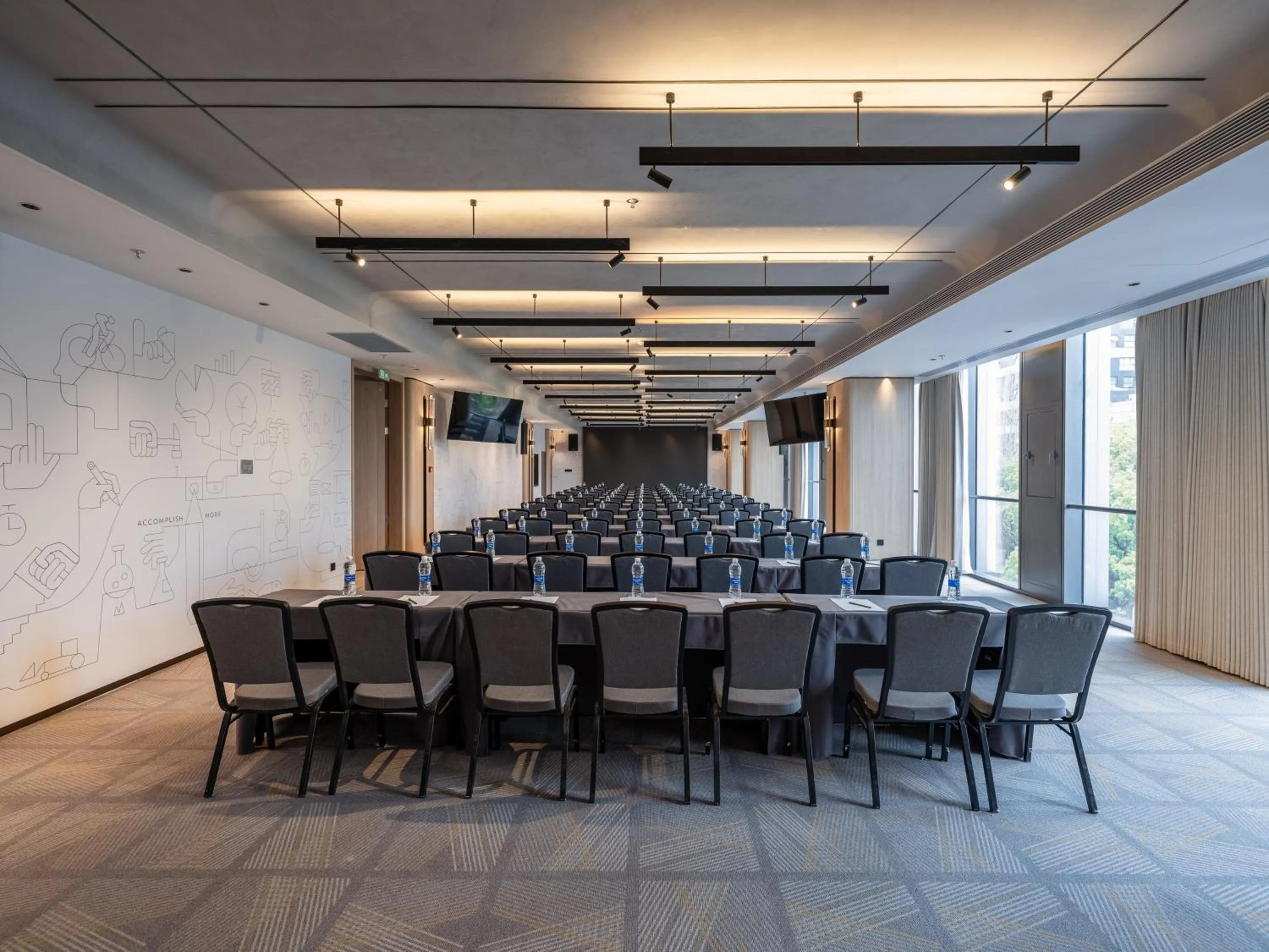 Meeting/conference room in EVEN Hotel Shanghai Jinqiao by IHG