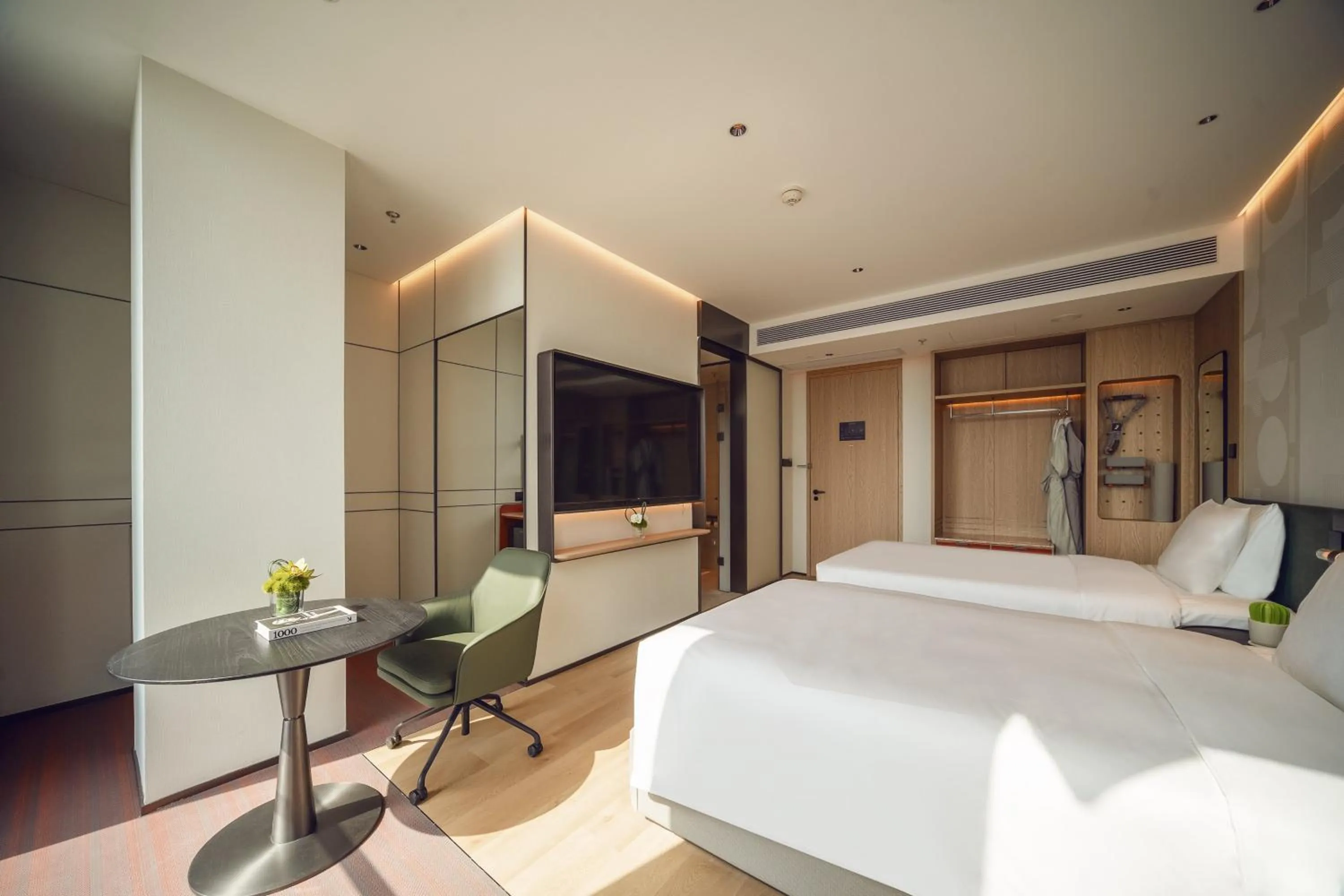 Photo of the whole room, Bed in EVEN Hotel Shanghai Jinqiao by IHG