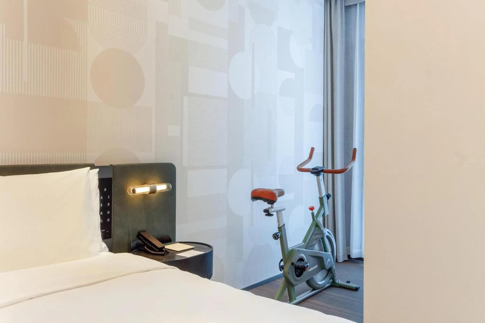 Photo of the whole room, Bed in EVEN Hotel Shanghai Jinqiao by IHG