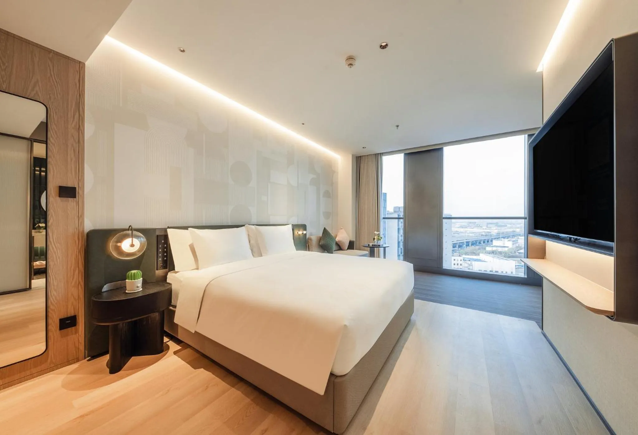 Photo of the whole room, Bed in EVEN Hotel Shanghai Jinqiao by IHG
