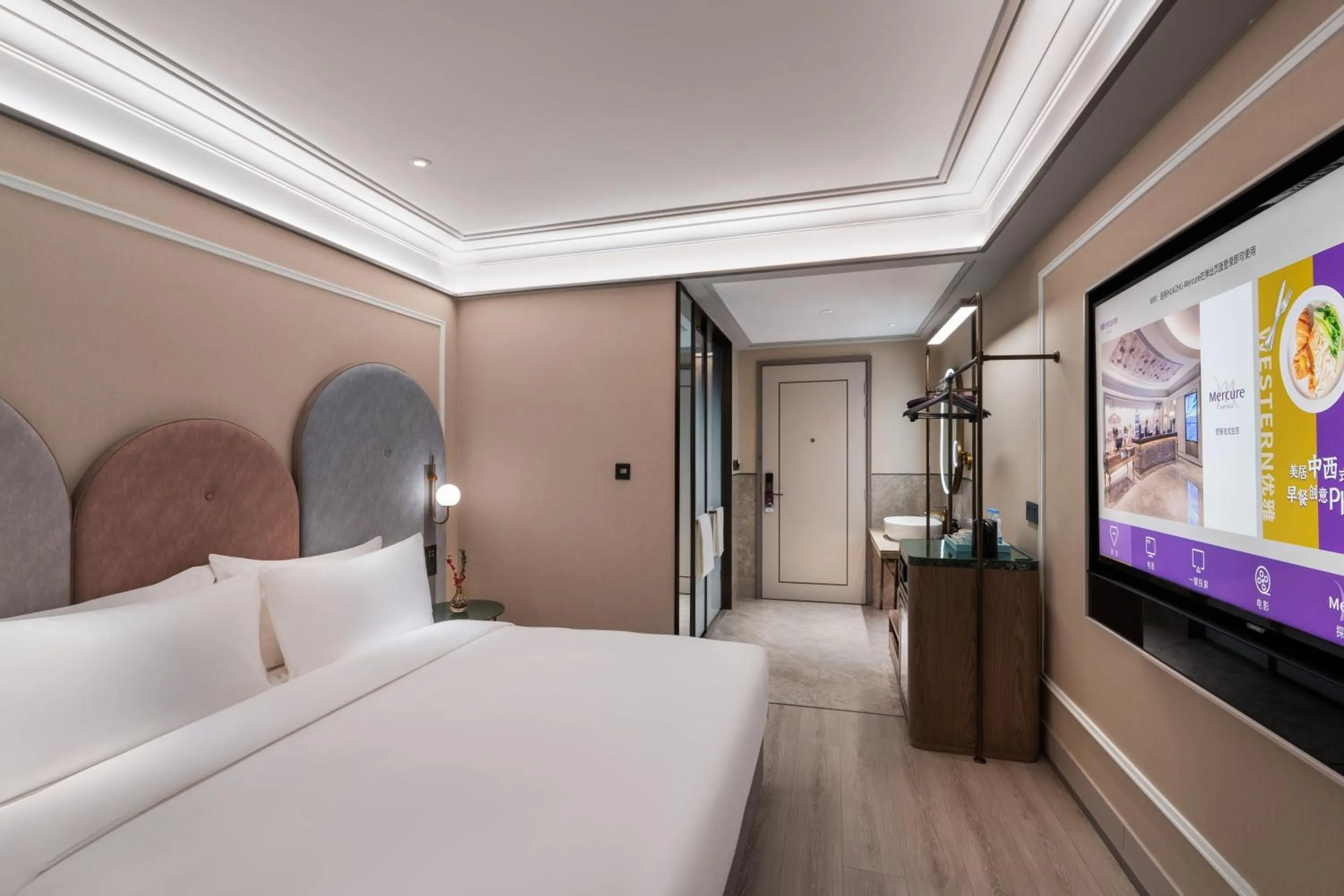 Bed in Mercure Hangzhou Qingchun