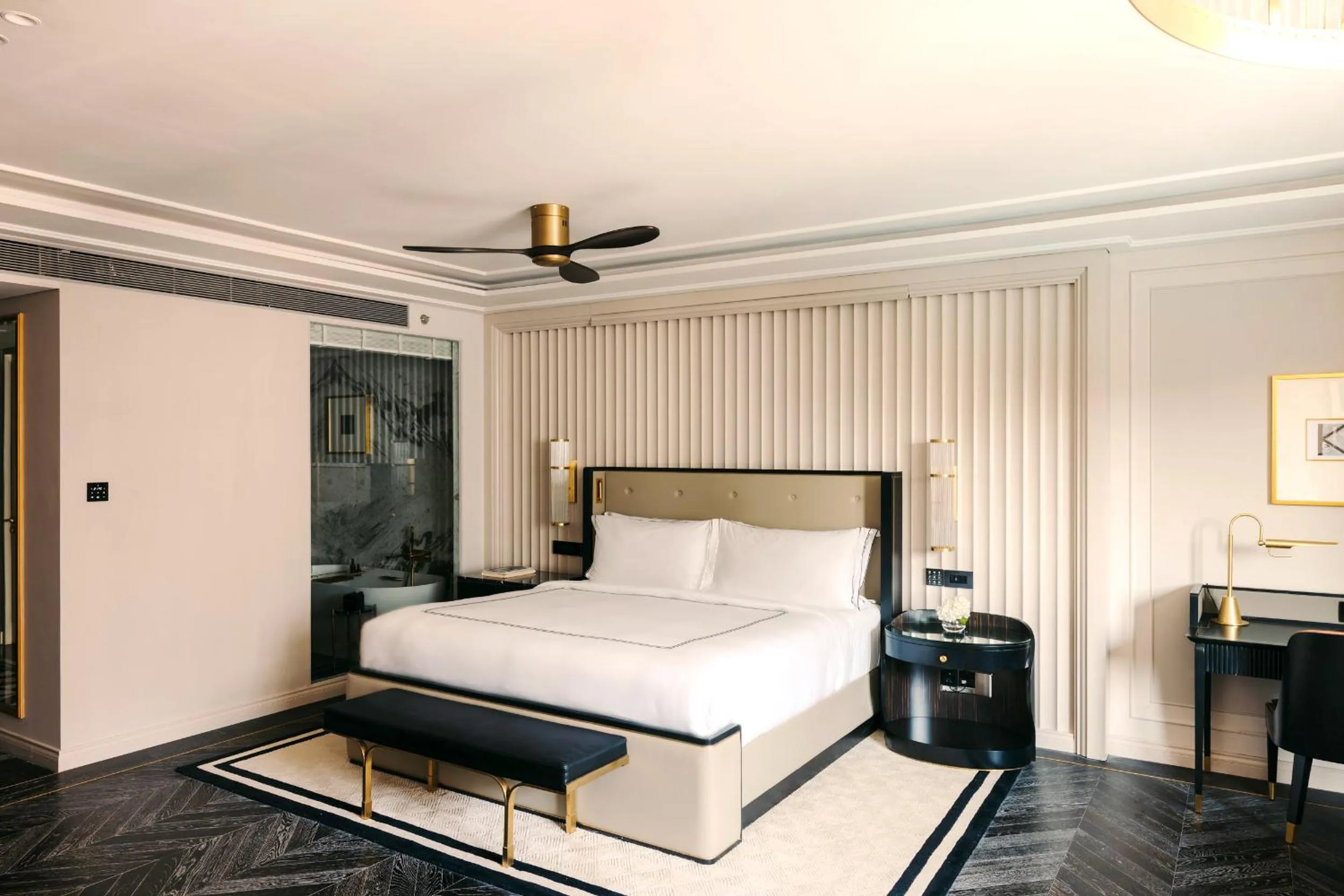 Bed in Fairmont Mumbai