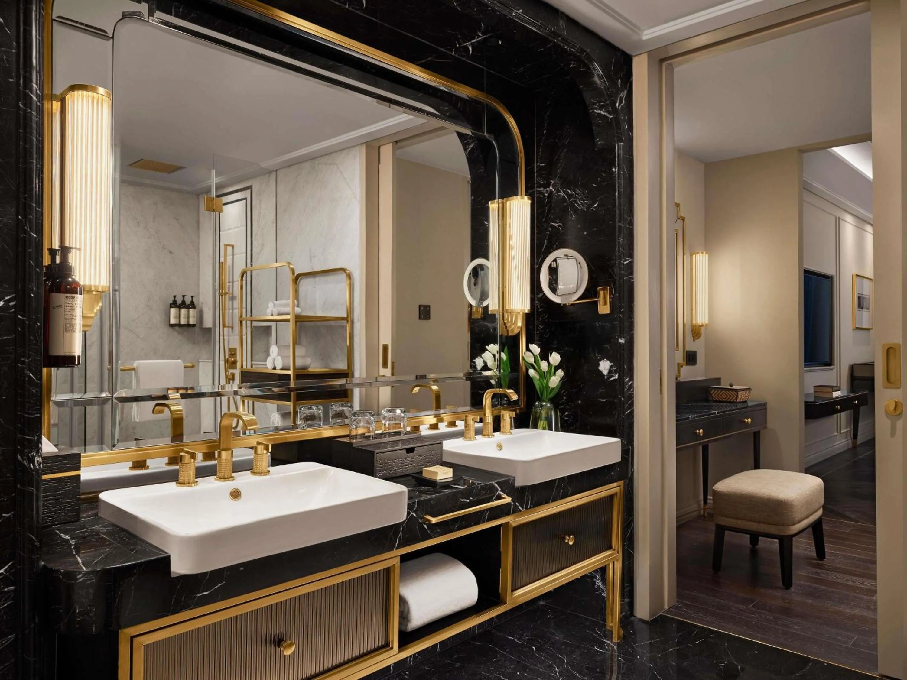 Bedroom in Fairmont Mumbai