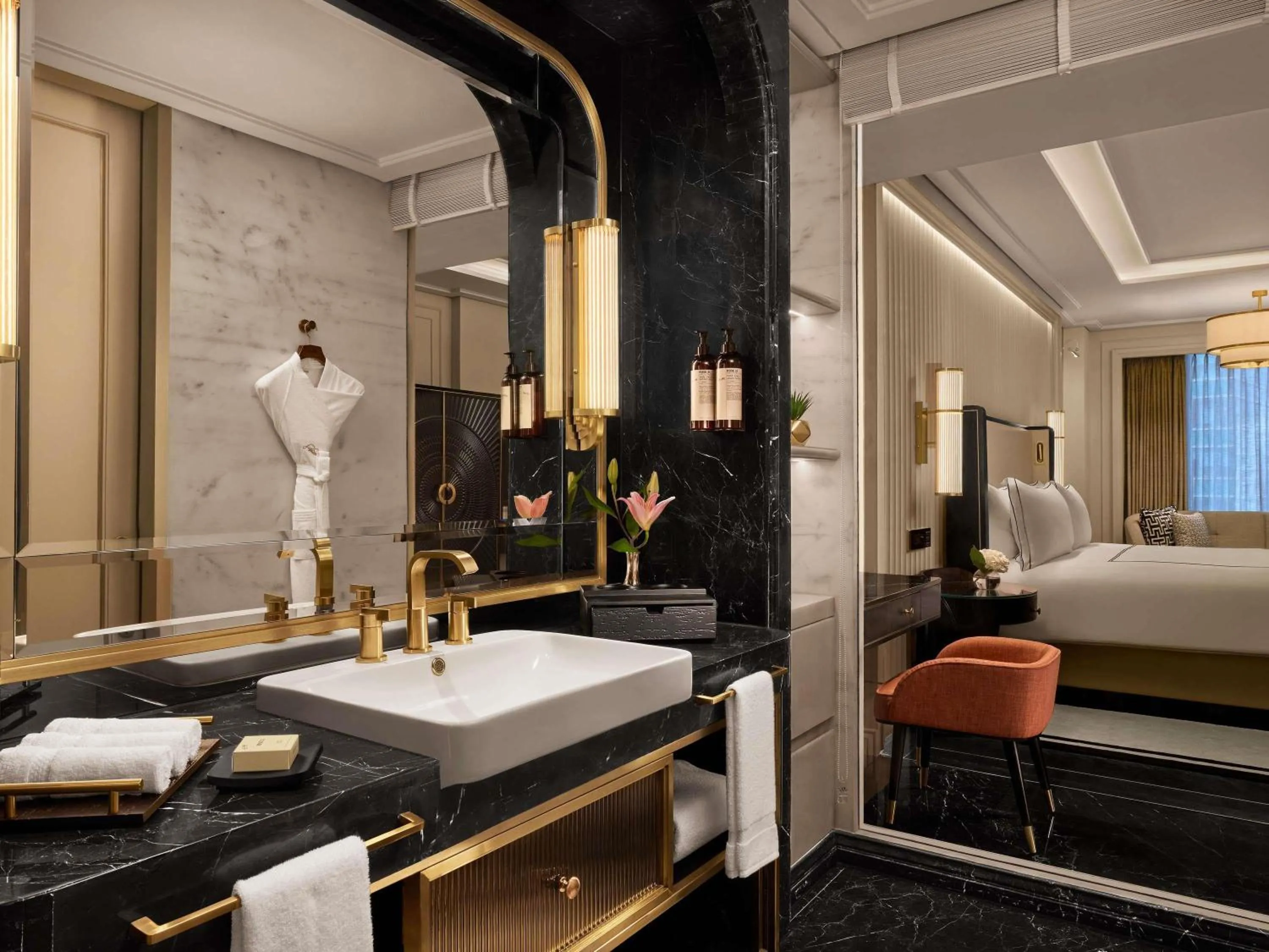 Bedroom, Bed in Fairmont Mumbai