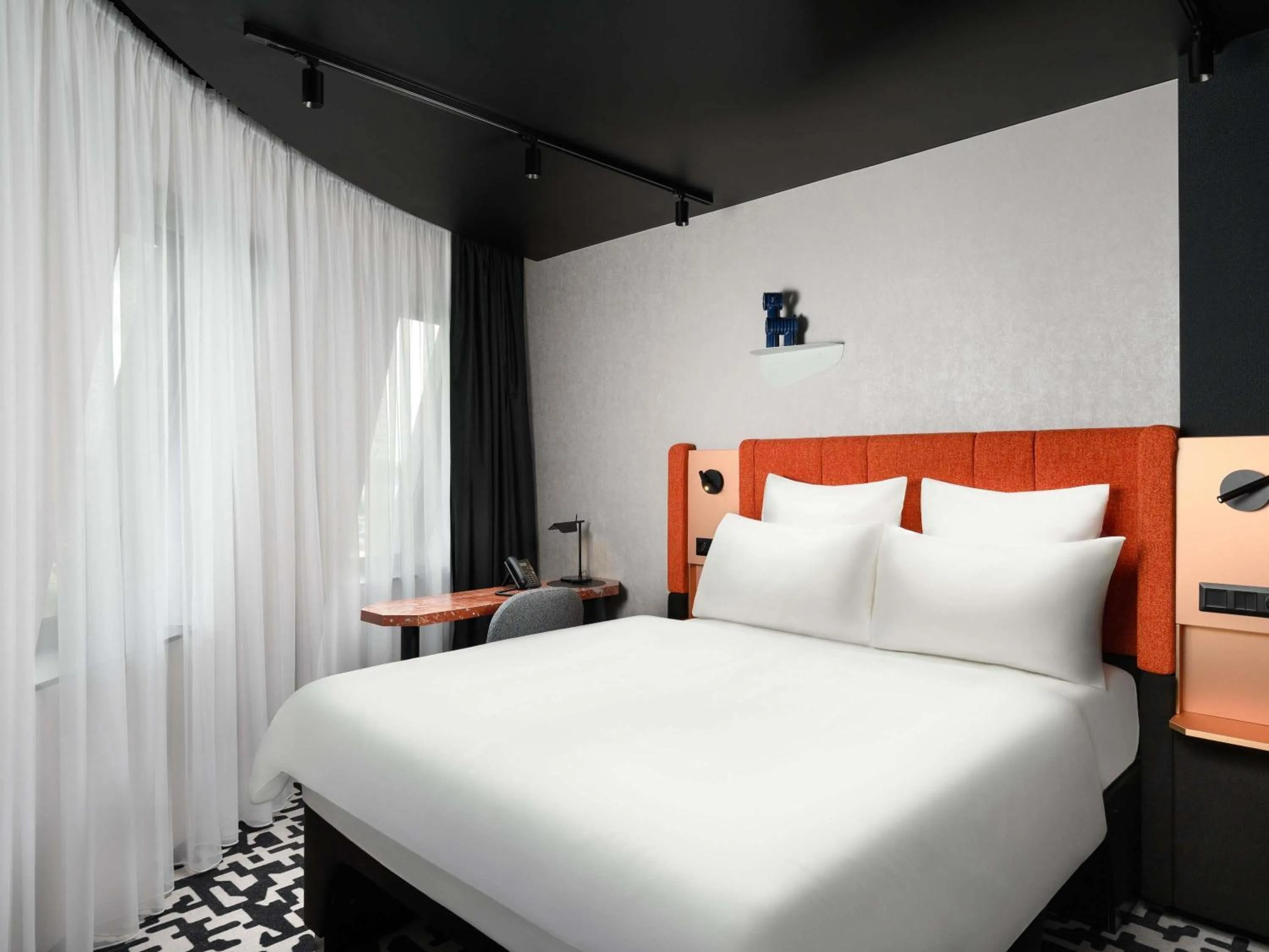 Bedroom, Bed in TRIBE Budapest Airport